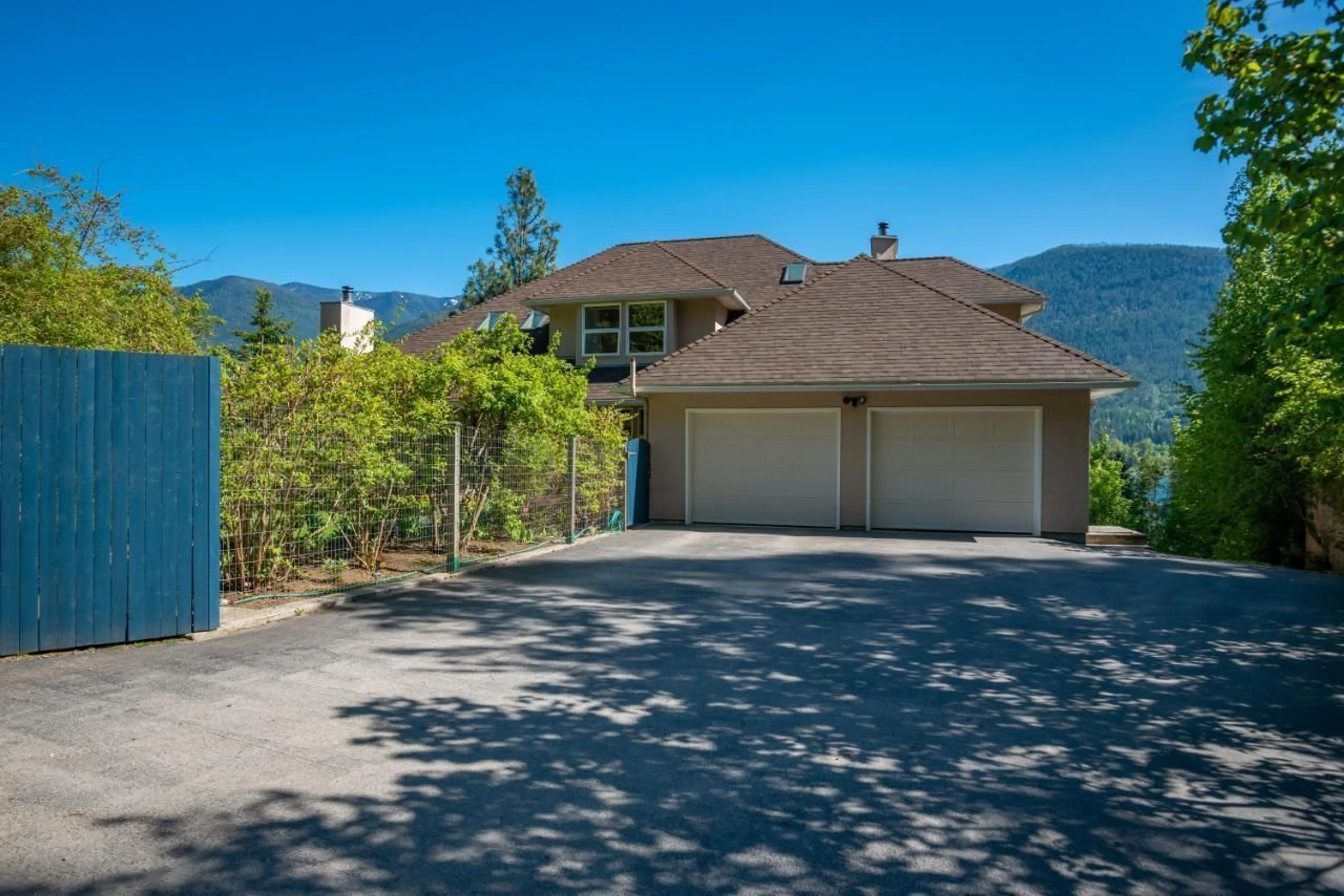 Frontside or backside of a home for 6360 SUNSHINE DRIVE, Nelson British Columbia V1L6S1