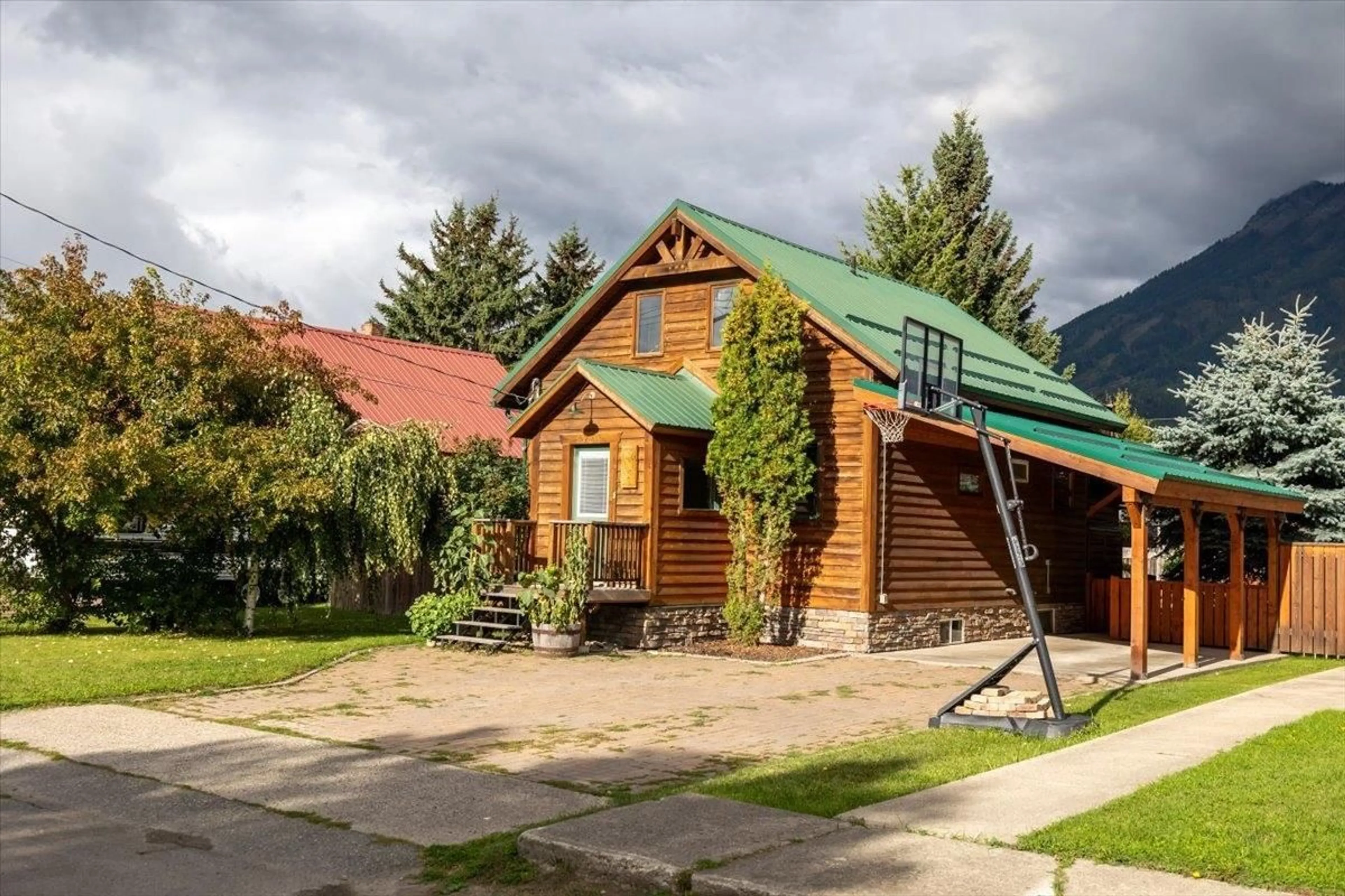 Cottage for 1241 3RD AVENUE, Fernie British Columbia V0B1M0