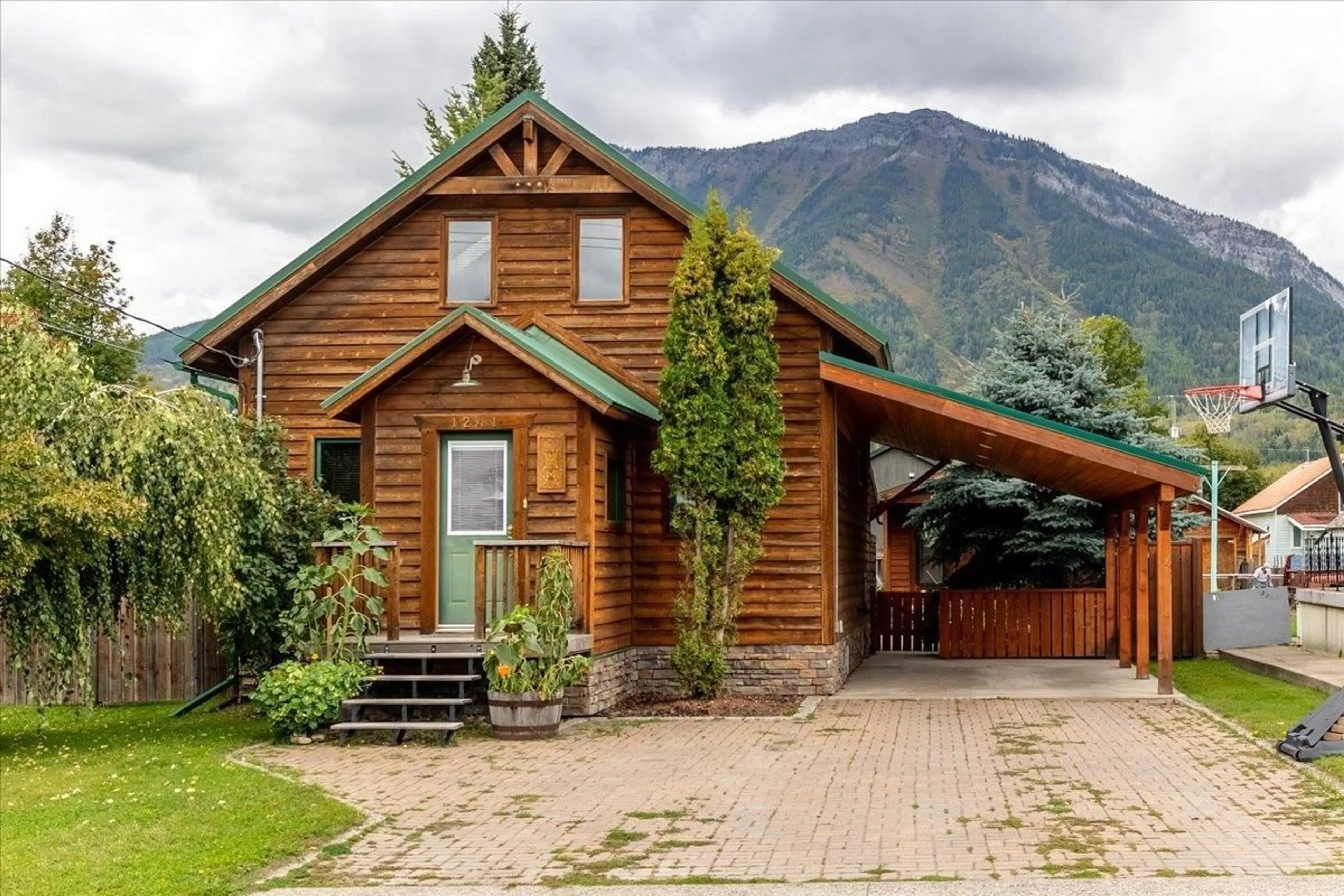 Cottage for 1241 3RD AVENUE, Fernie British Columbia V0B1M0