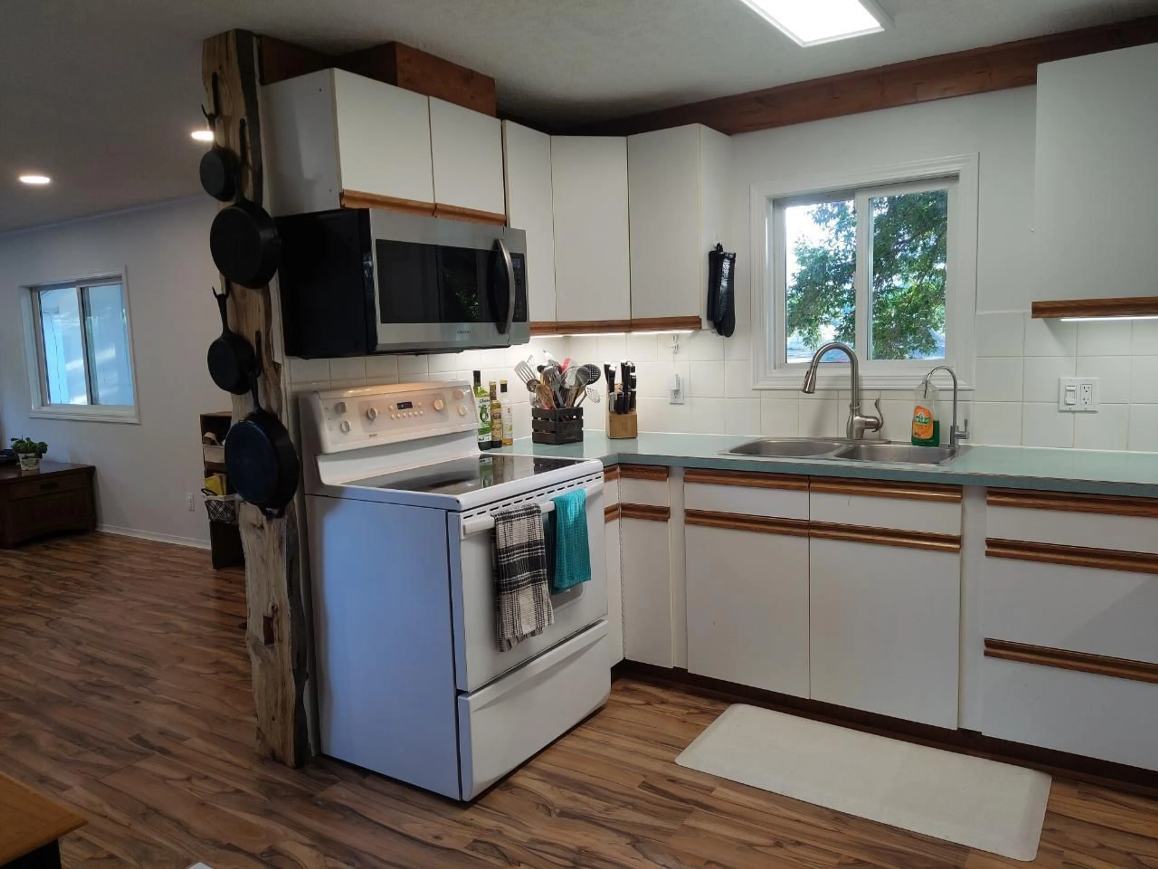 Standard kitchen for 480 HURRY ROAD, Creston British Columbia V0B1G2