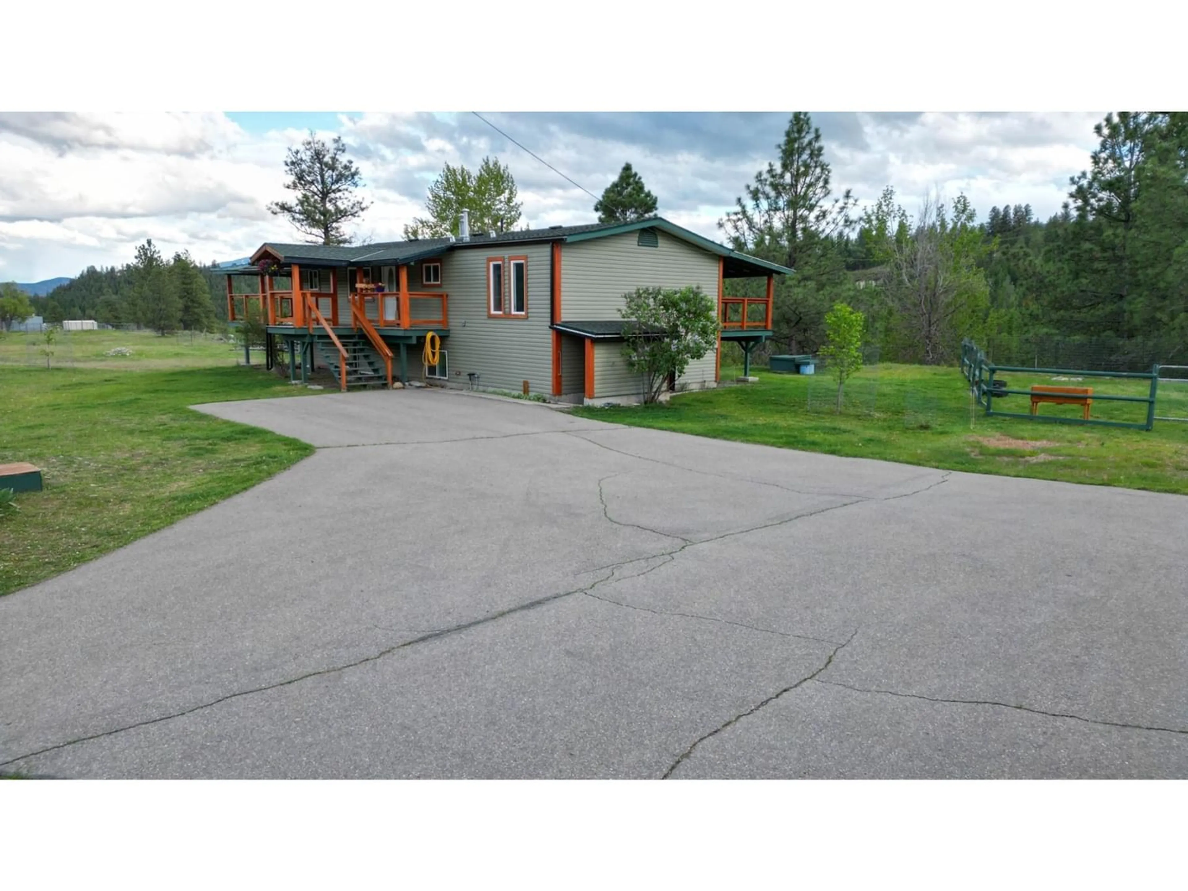 Kitchen for 2928 WYCLIFFE STORE ROAD, Cranbrook British Columbia V1C7C5