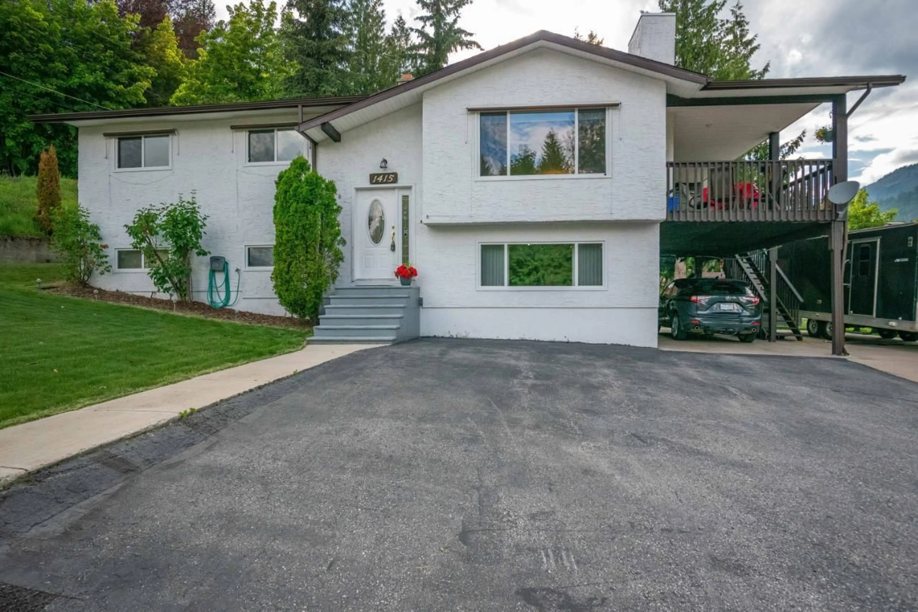 Outside view for 1415 EARL STREET, Rossland British Columbia V0G1Y0