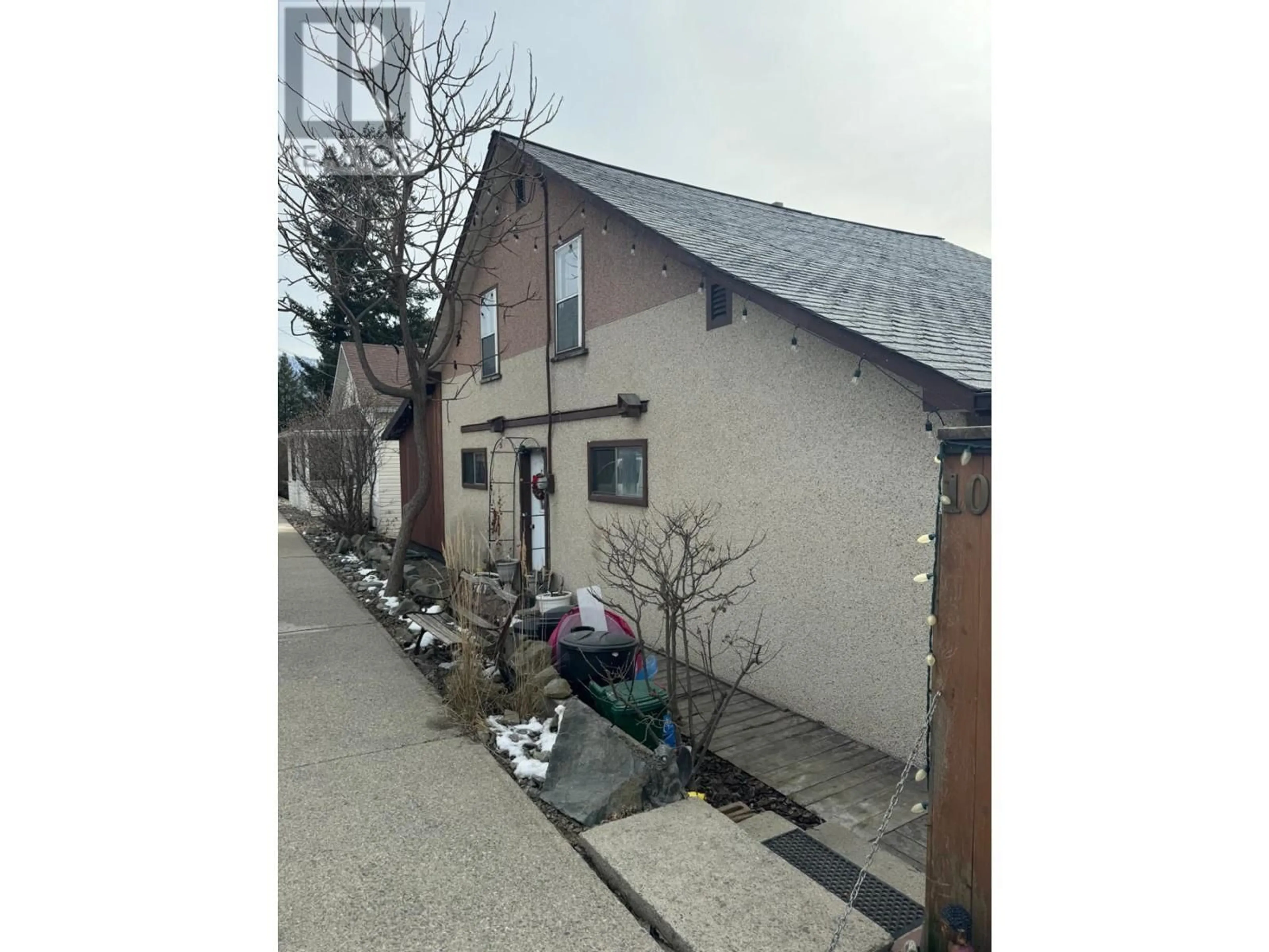A pic from outside/outdoor area/front of a property/back of a property/a pic from drone, street for 1005 RAILWAY BOULEVARD, Creston British Columbia V0B1G3