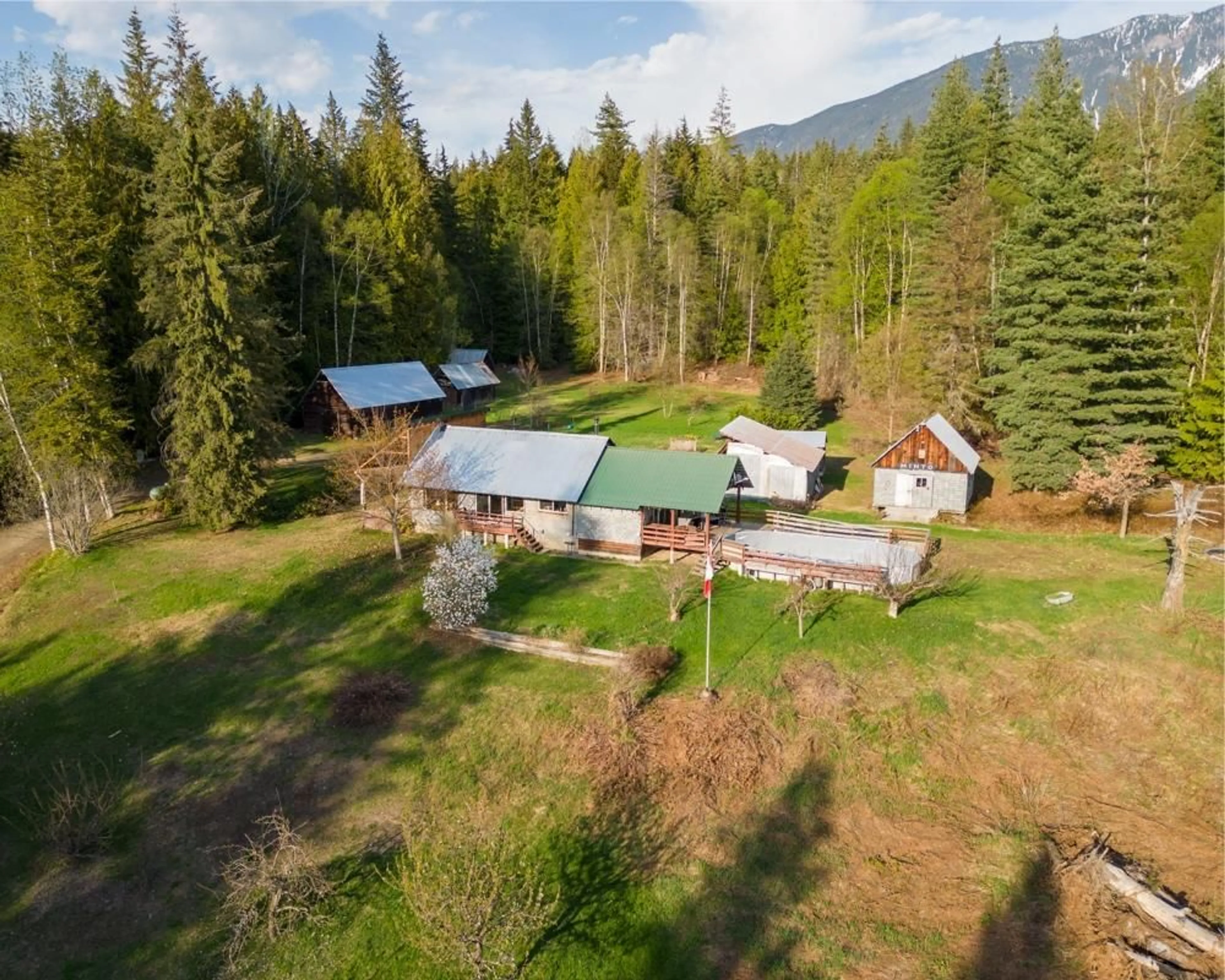 Shed for 589 SAGACIOUS Road, Nakusp British Columbia V0G1R2