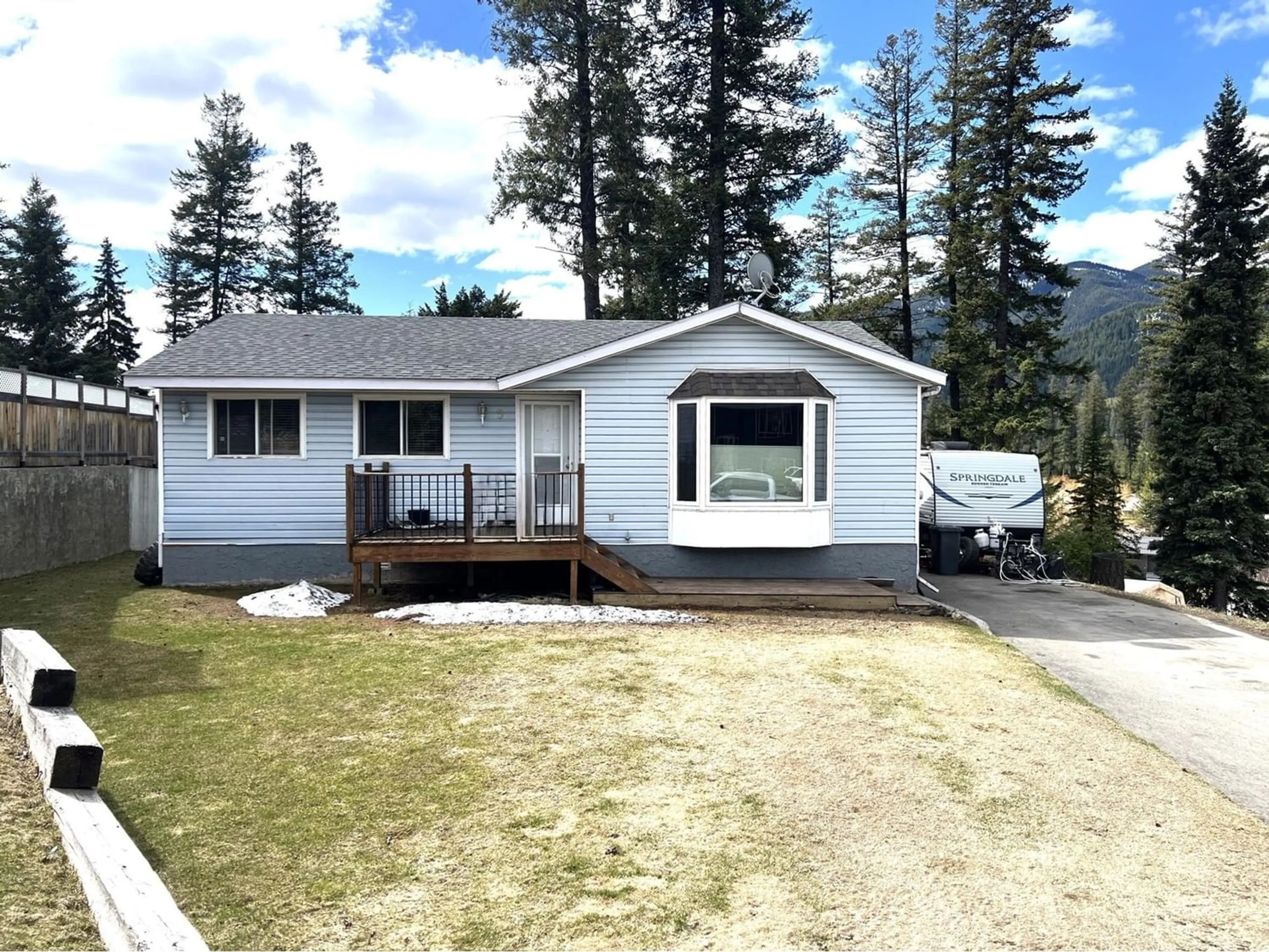 Outside view for 5 CLEARWATER PLACE, Elkford British Columbia V0B1H0