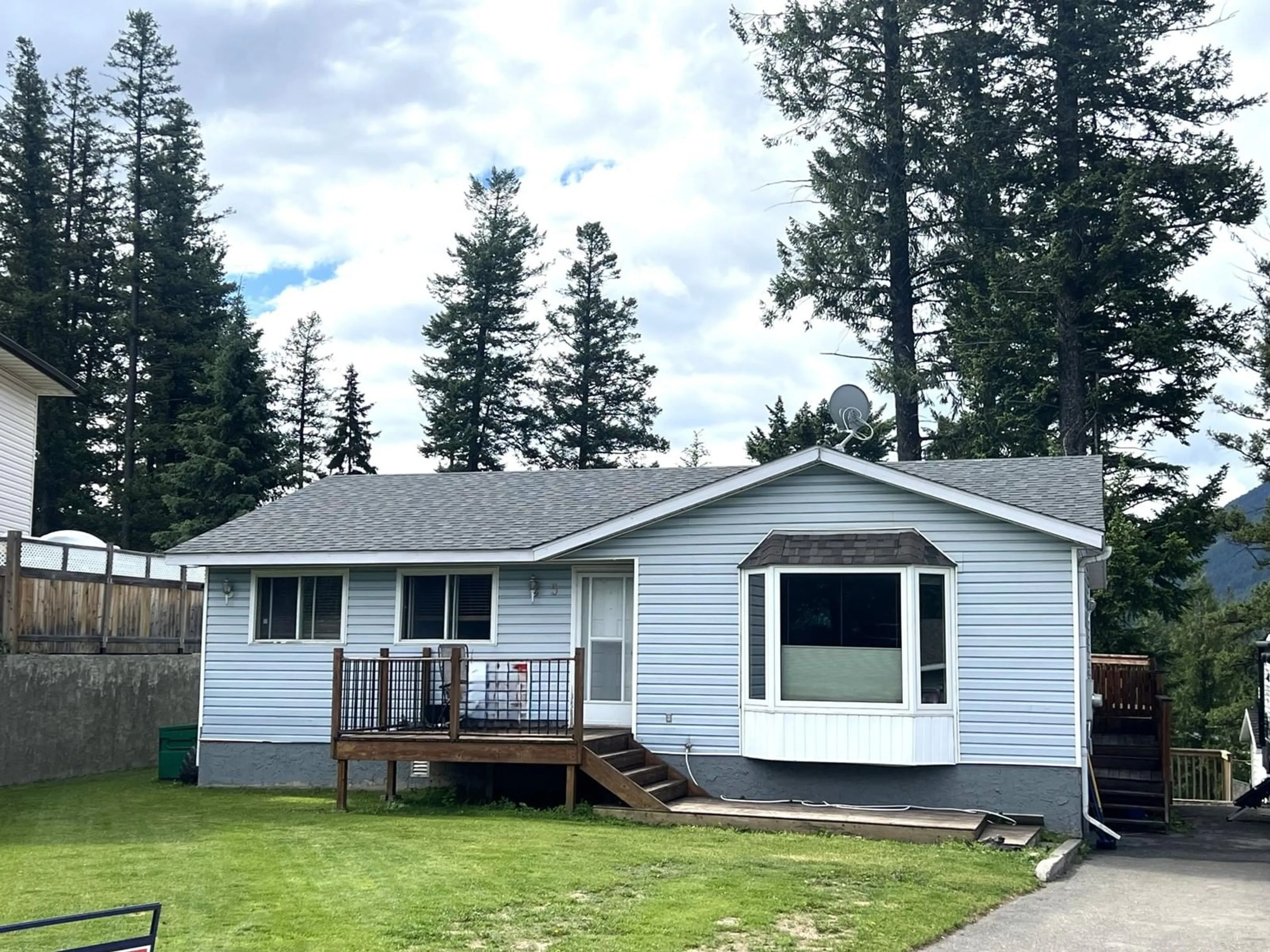 Street view for 5 CLEARWATER PLACE, Elkford British Columbia V0B1H0