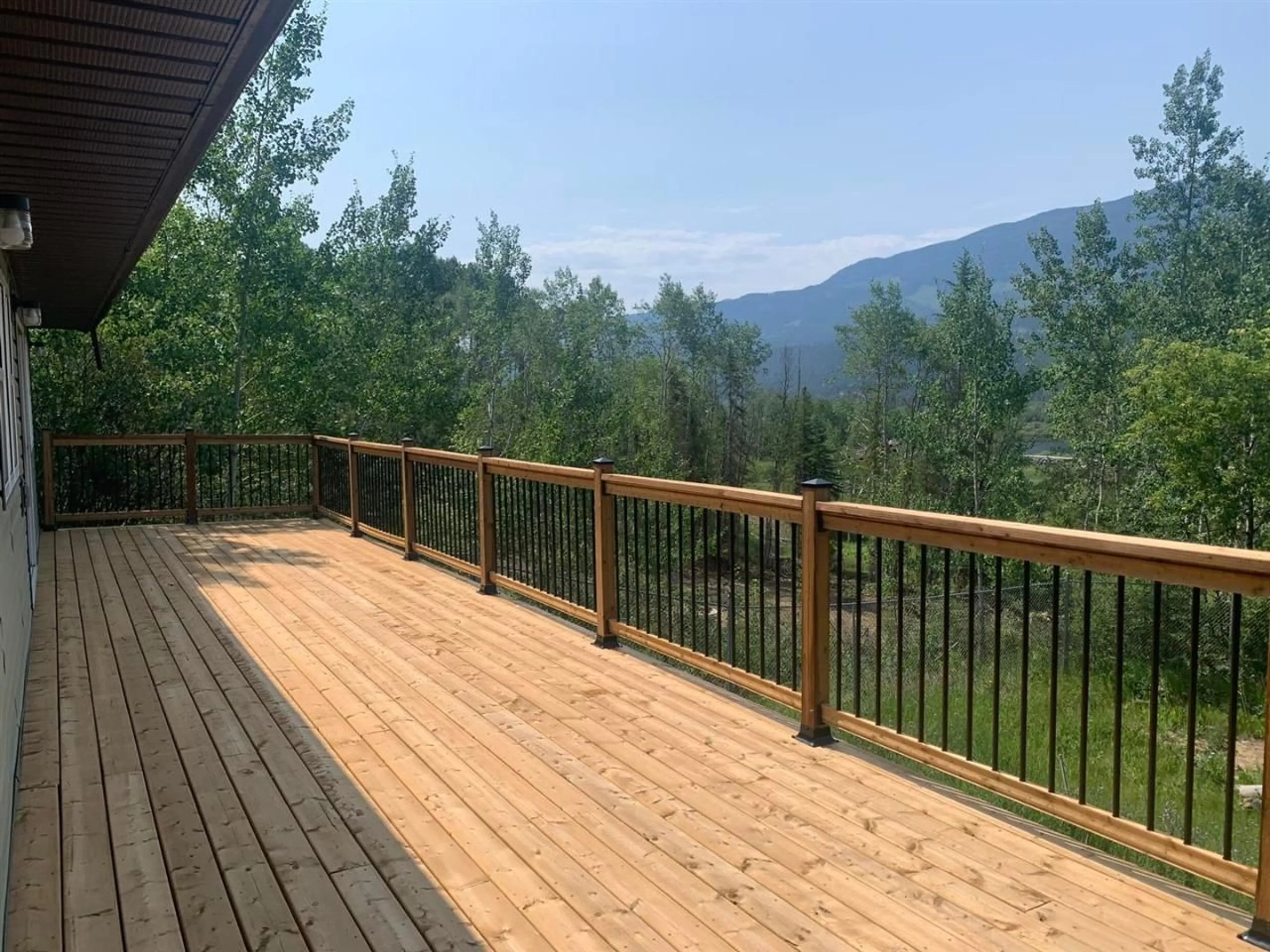 Patio, the view of mountain for 2755 95 Highway, Brisco British Columbia V0A1B0