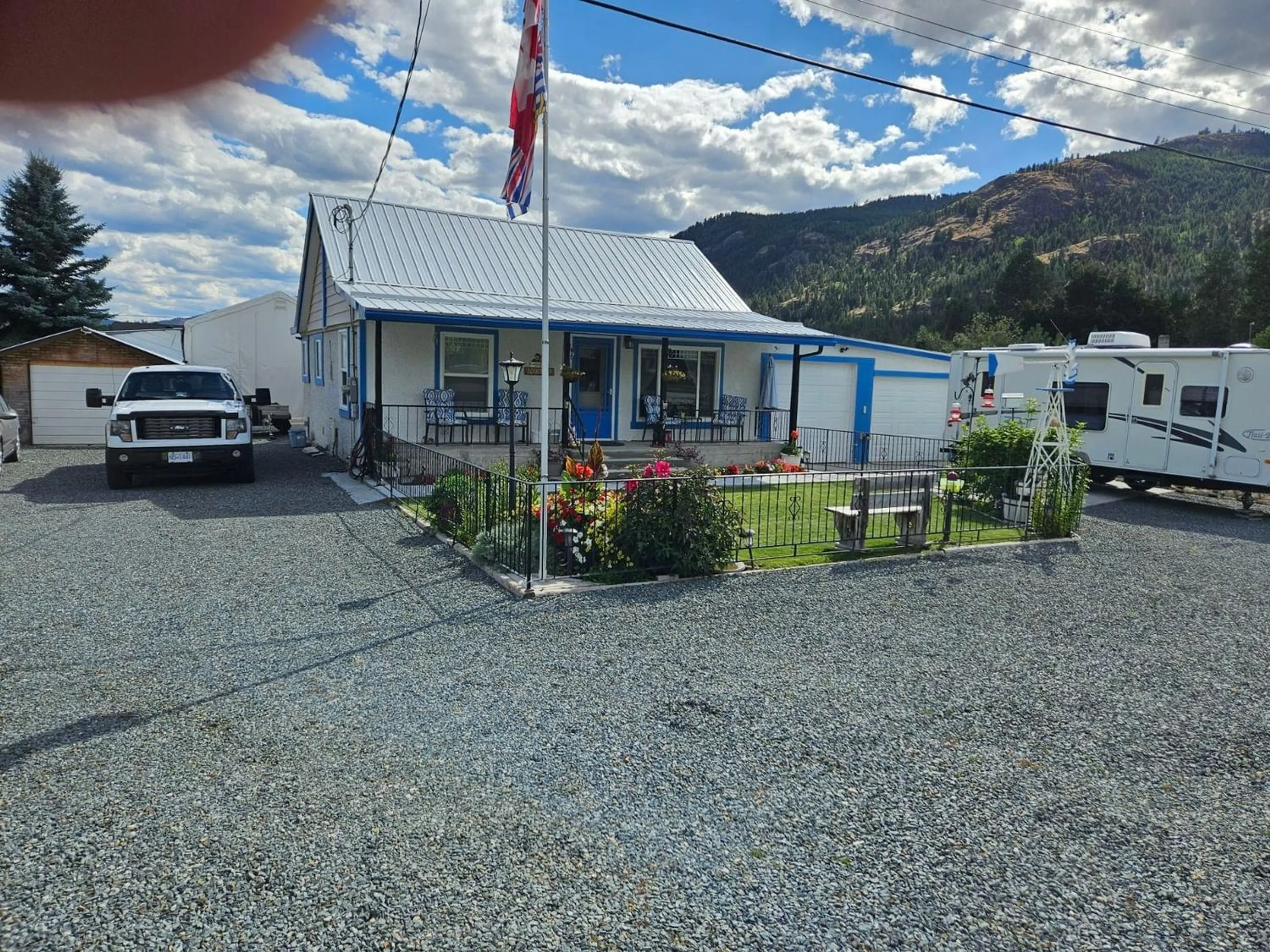 A pic from exterior of the house or condo, cottage for 324 HARTLAND Avenue, Midway British Columbia V0H1M0