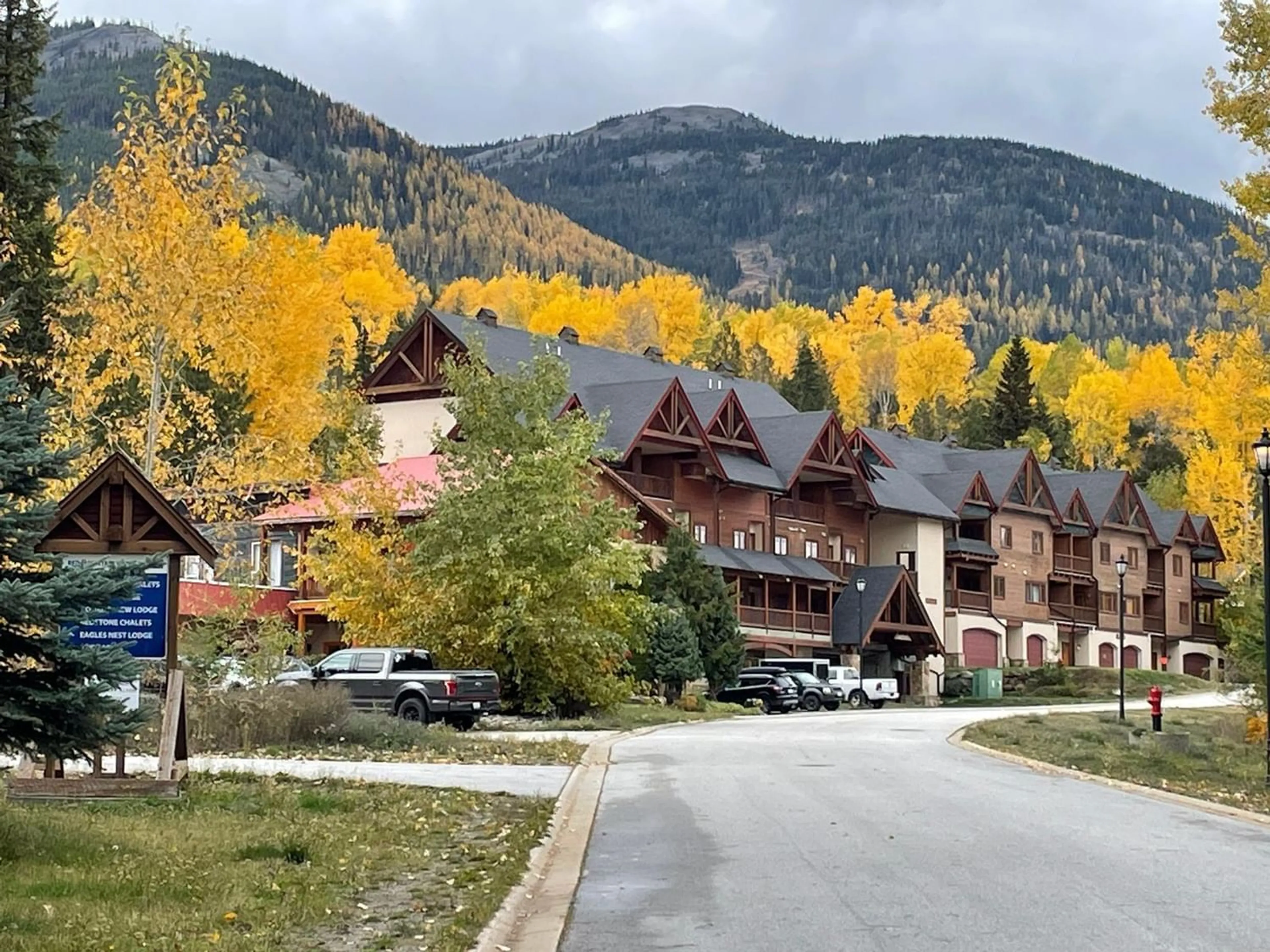 Outside view for 2A - 1009 MOUNTAIN VIEW ROAD, Rossland British Columbia V0G1Y0