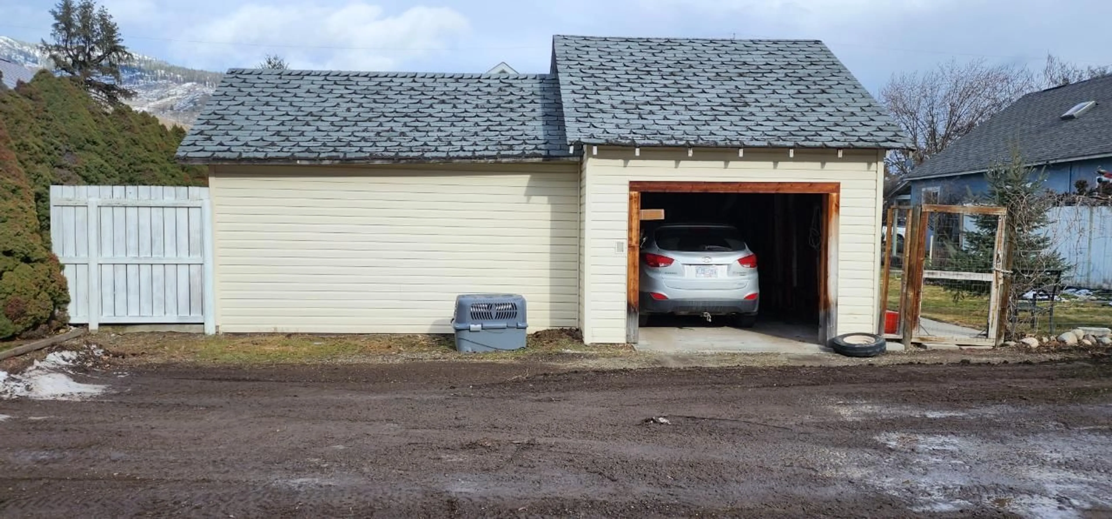 Indoor garage for 7267 8TH STREET, Grand Forks British Columbia V0H1H0