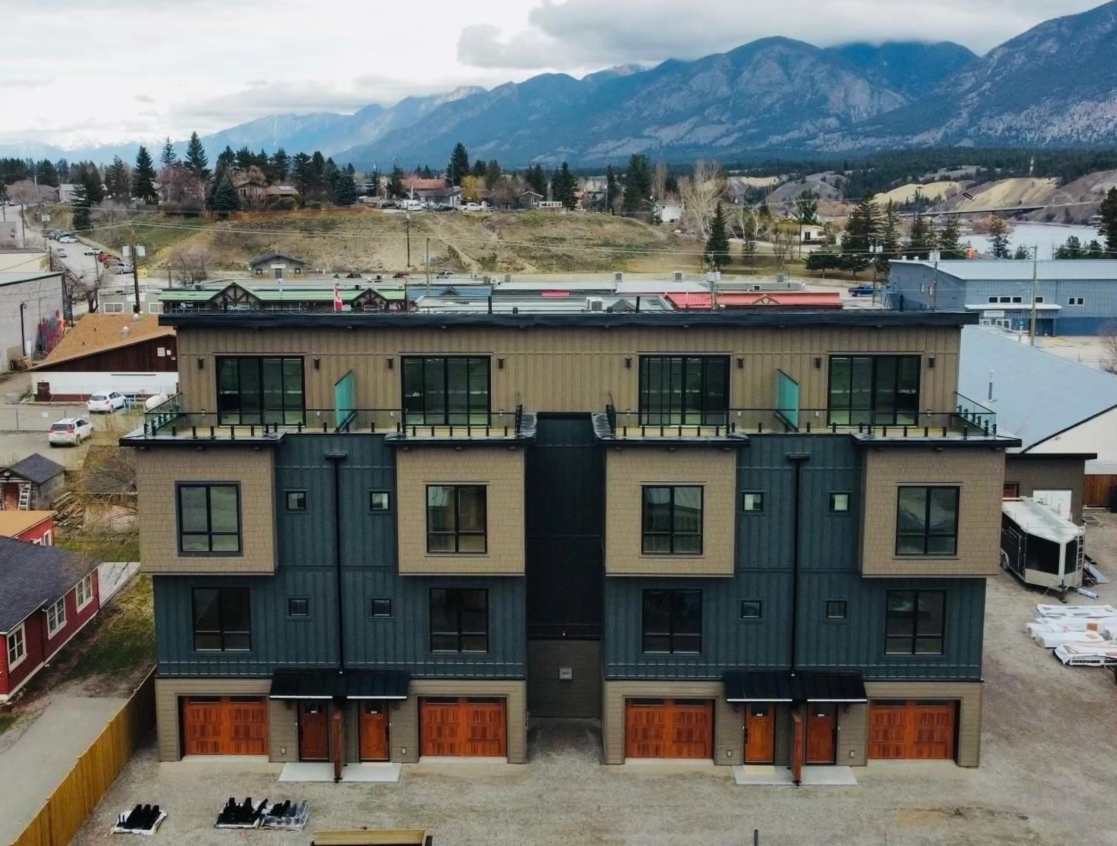 A pic from exterior of the house or condo, the front or back of building for 514 14TH Street Unit# 303, Invermere British Columbia V0A1K0