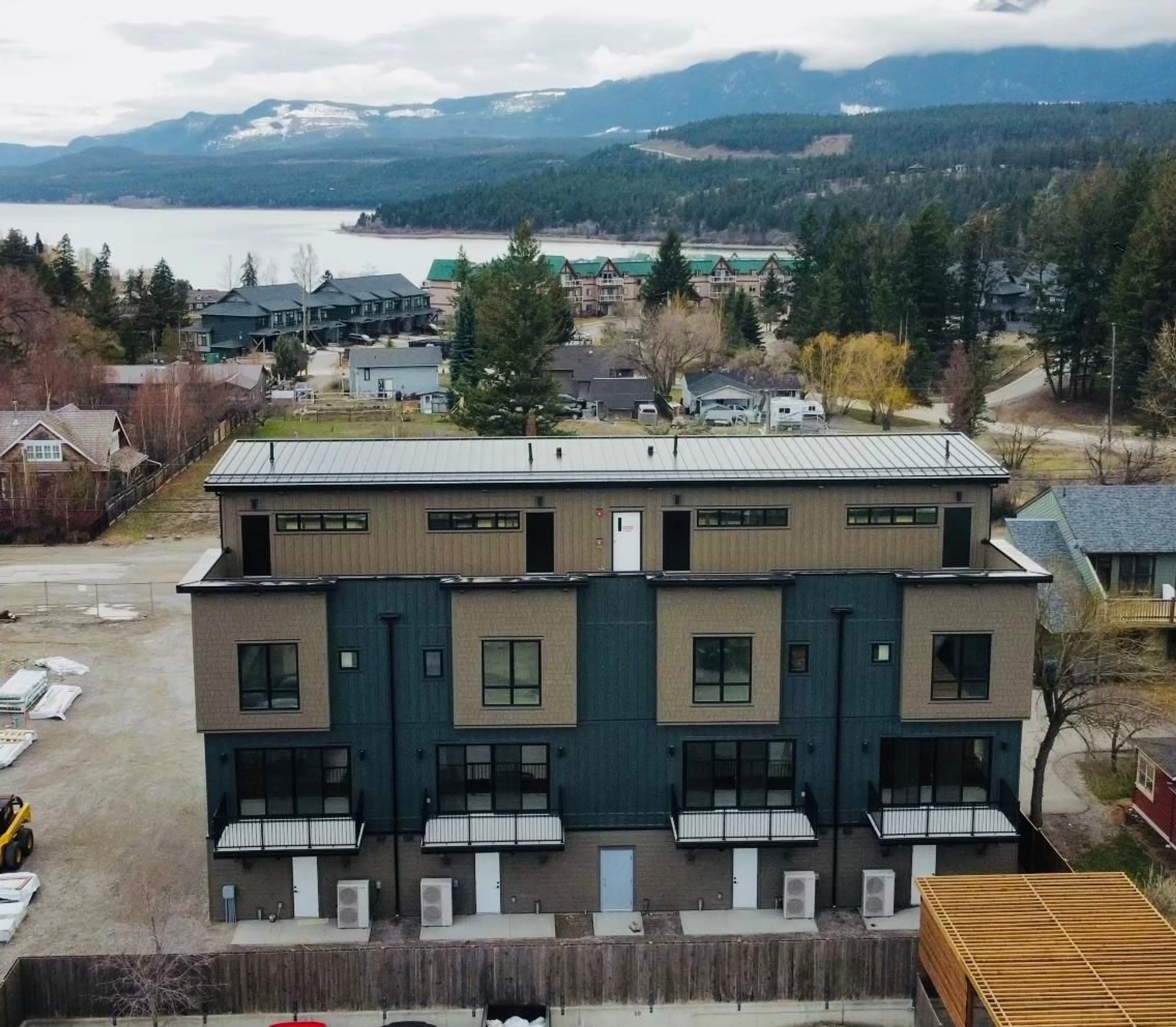 A pic from exterior of the house or condo, the front or back of building for 514 14TH Street Unit# 303, Invermere British Columbia V0A1K0