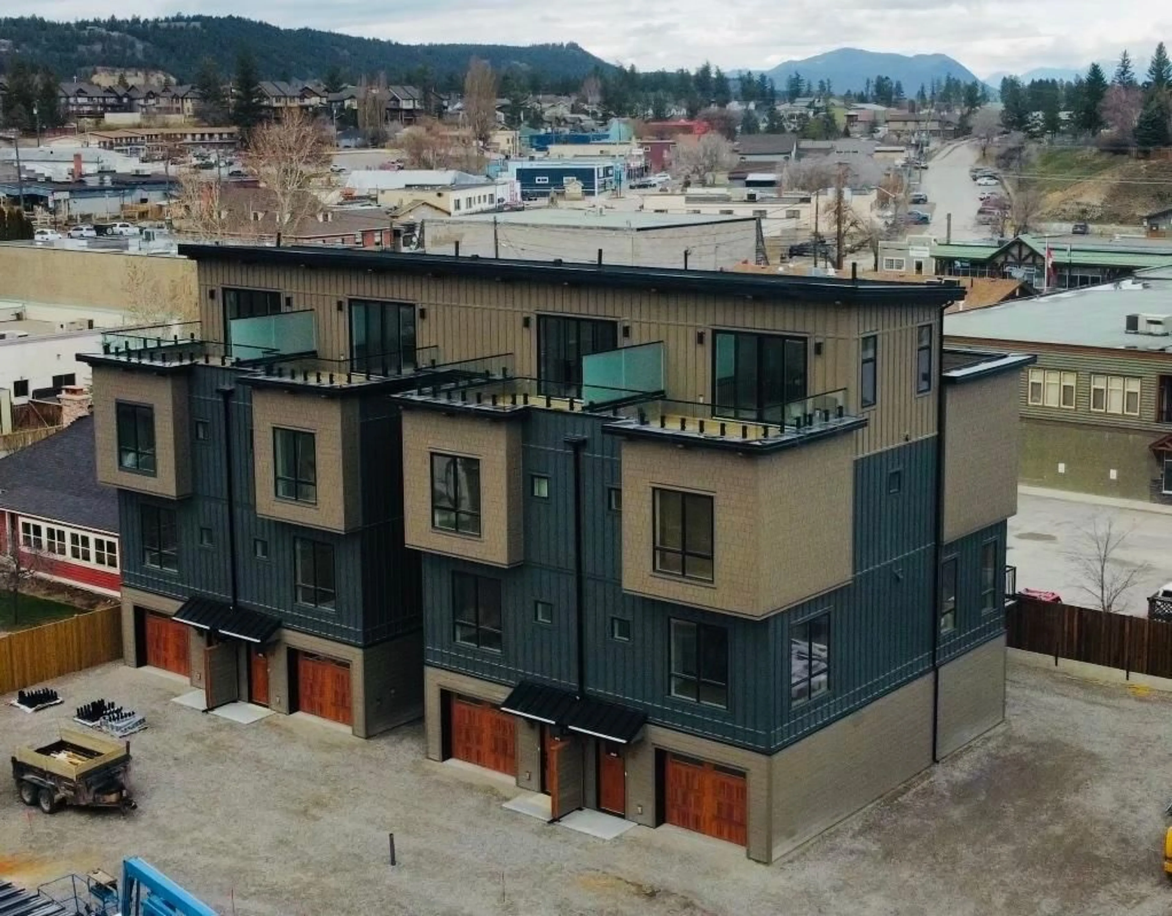 A pic from exterior of the house or condo, the front or back of building for 514 14TH Street Unit# 304, Invermere British Columbia V0A1K0