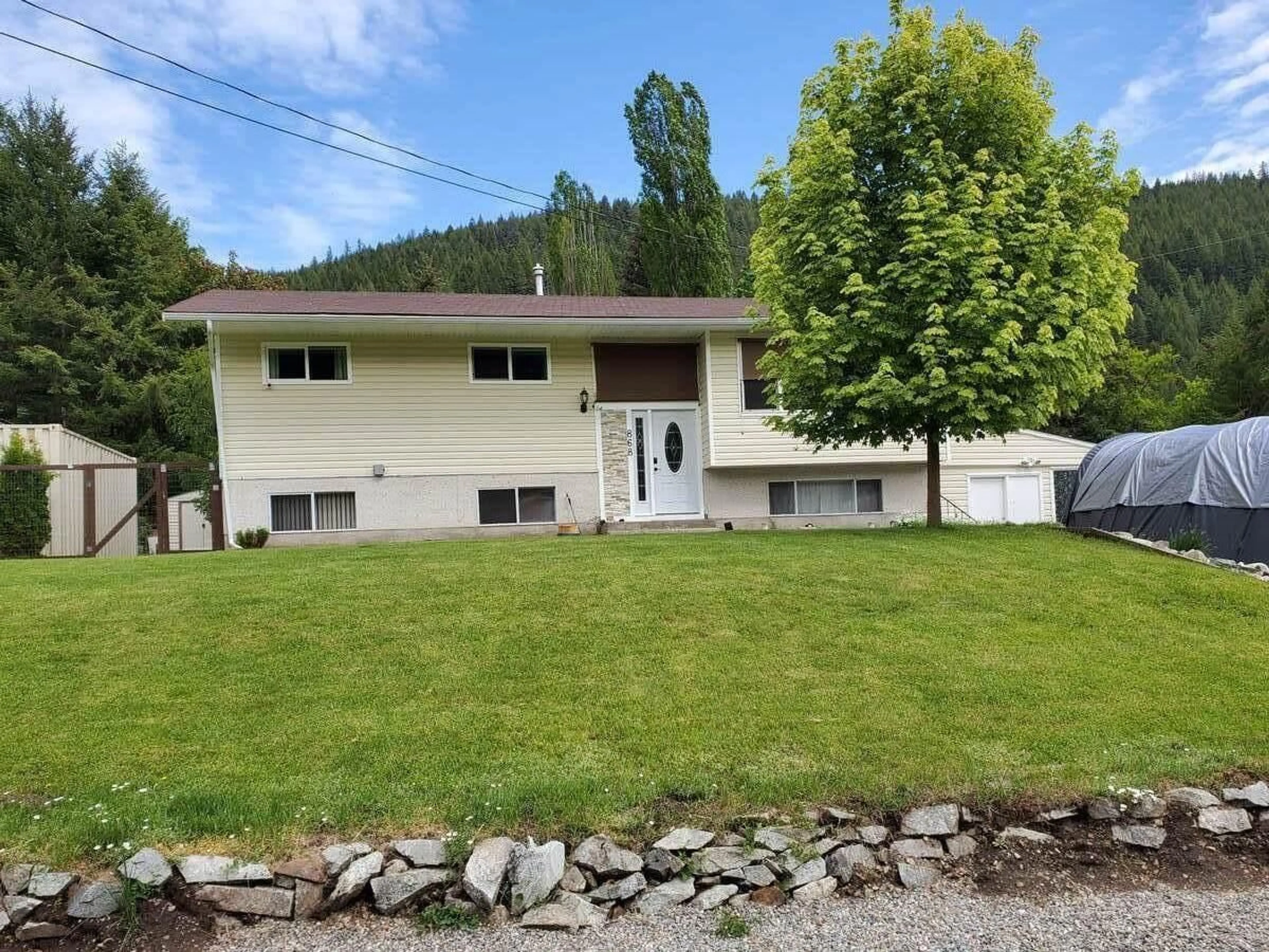 Frontside or backside of a home for 868 KIMBERLEY AVENUE N, Greenwood British Columbia V0H1J0