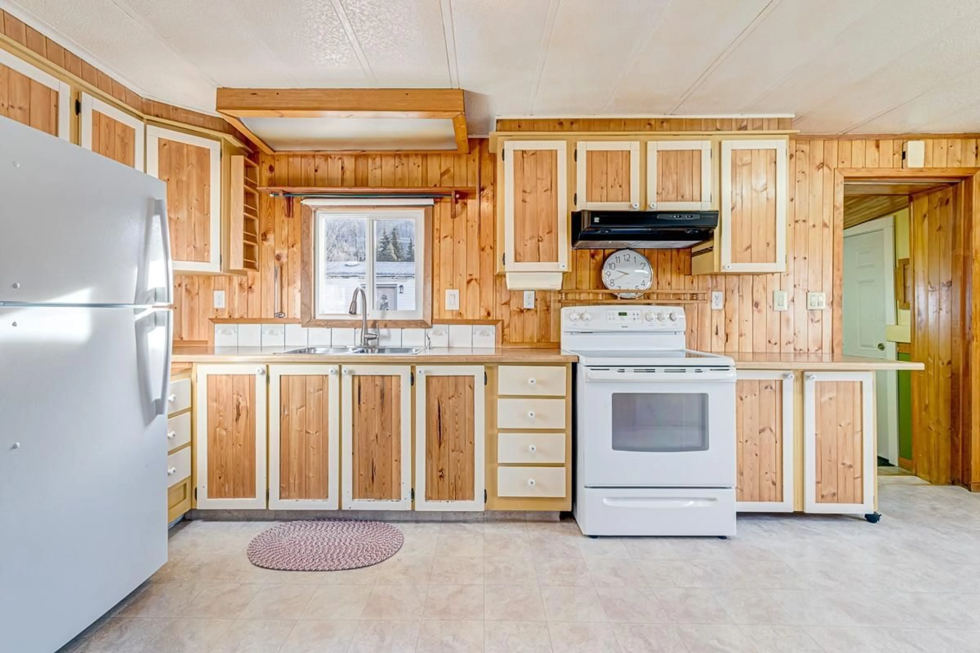 Standard kitchen for 68 - 100 INDUSTRIAL ROAD 1 ROAD, Sparwood British Columbia V0B2G1