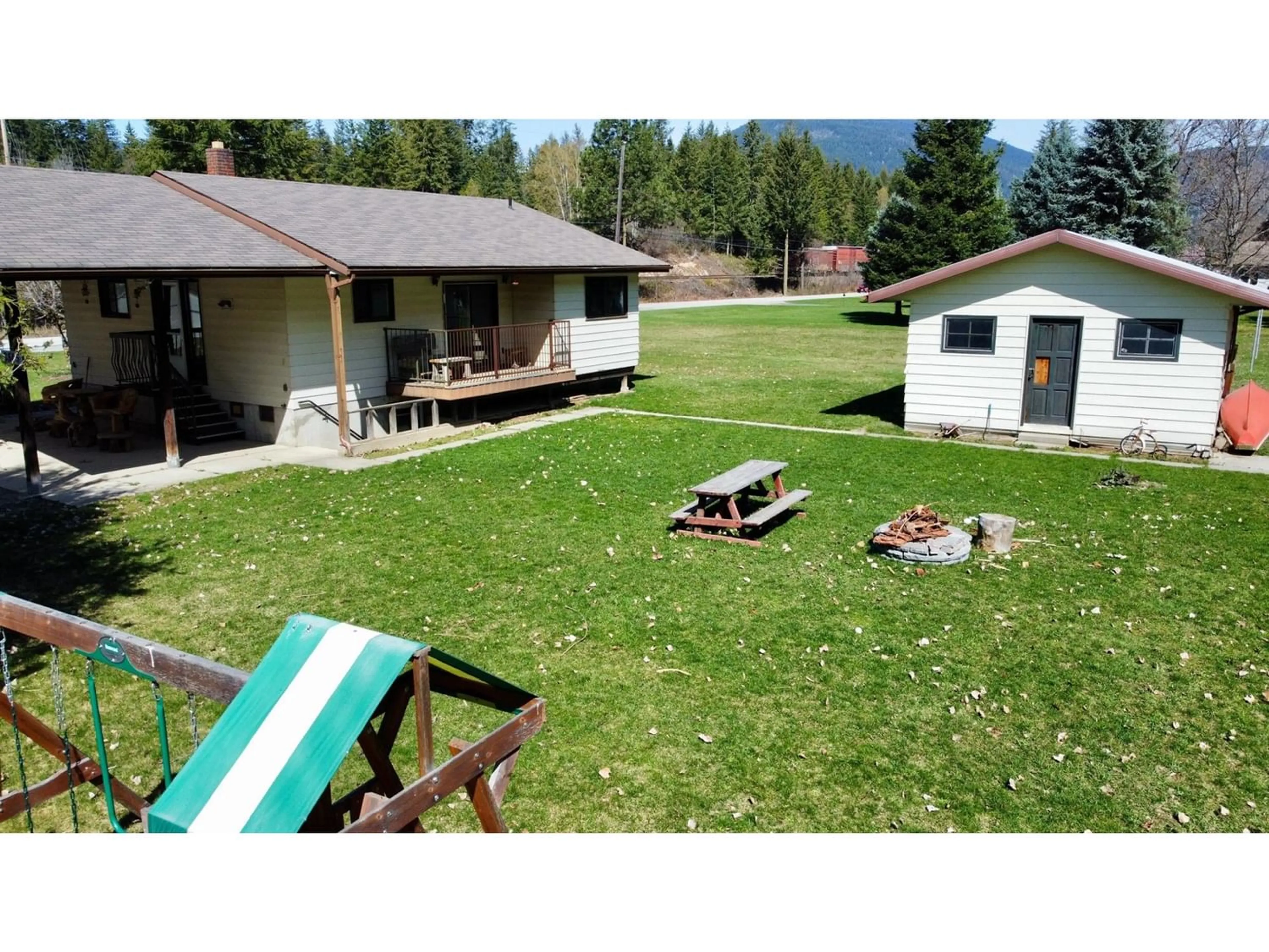 Patio for 2505 SHOREACRES ROAD, Shoreacres British Columbia V1N4P6