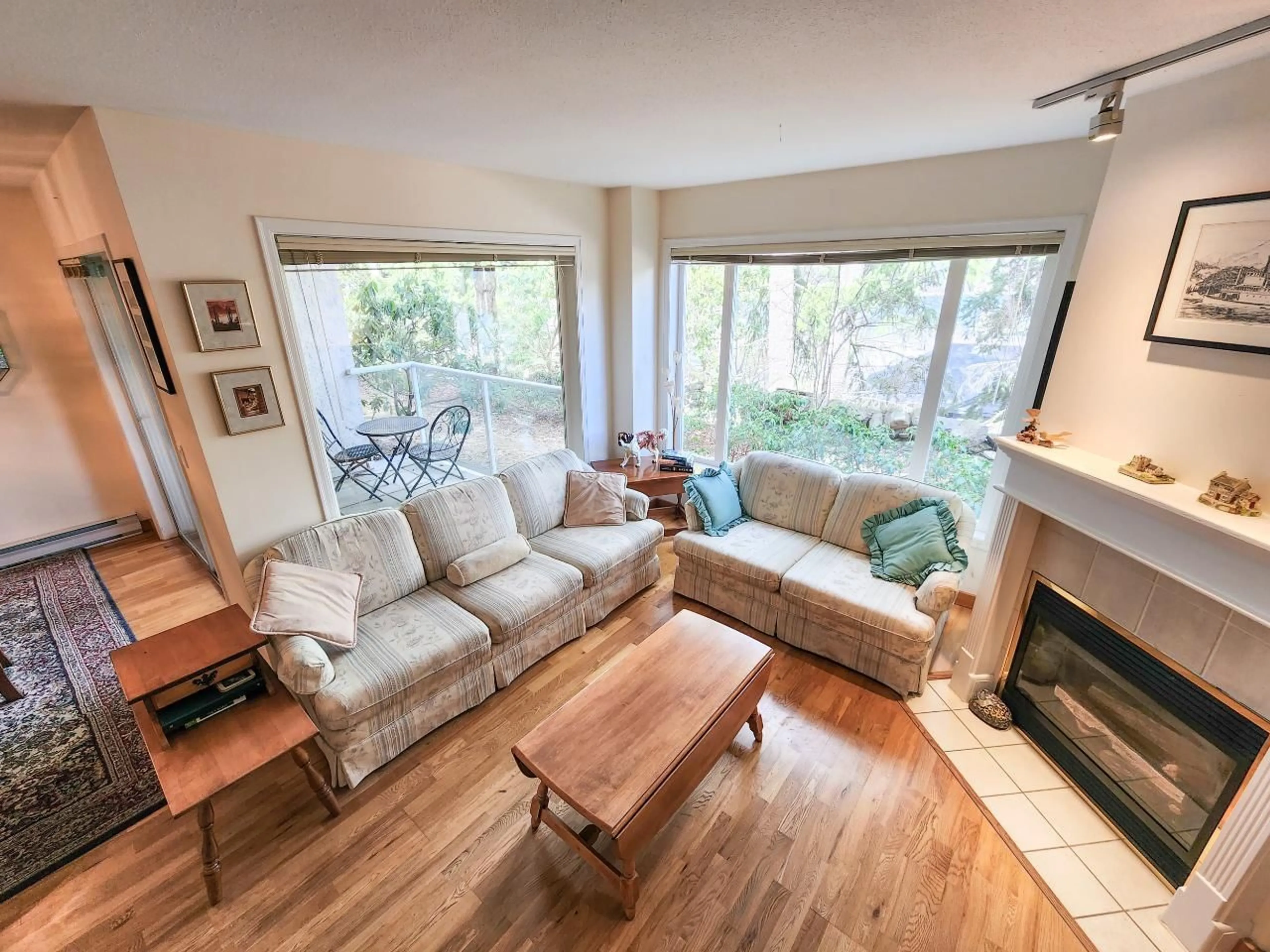 Living room for 15 - 38 HIGH STREET, Nelson British Columbia V1L6E7