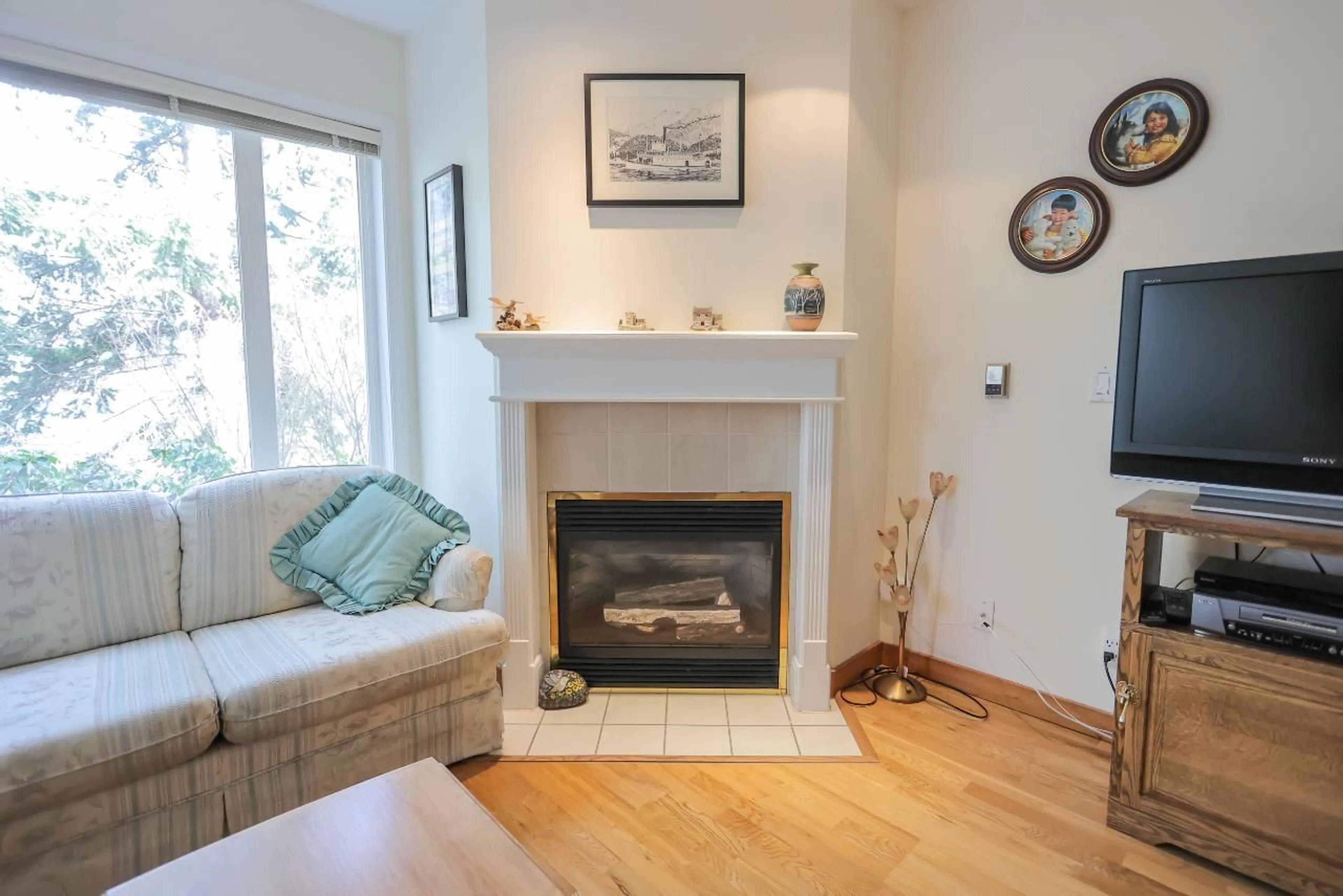 Living room for 15 - 38 HIGH STREET, Nelson British Columbia V1L6E7