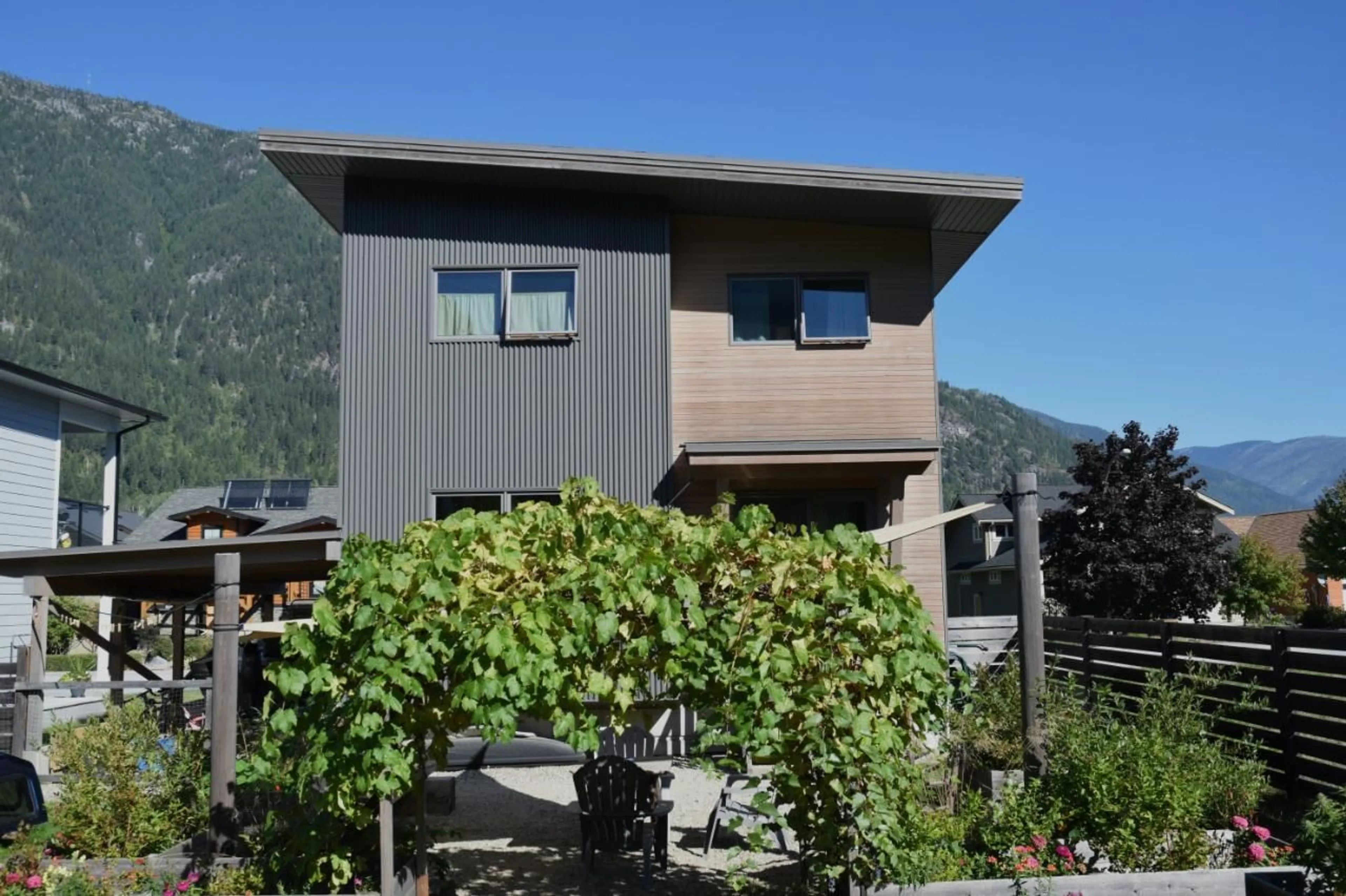 Frontside or backside of a home for 824 SPROAT DRIVE, Nelson British Columbia V1L7B7