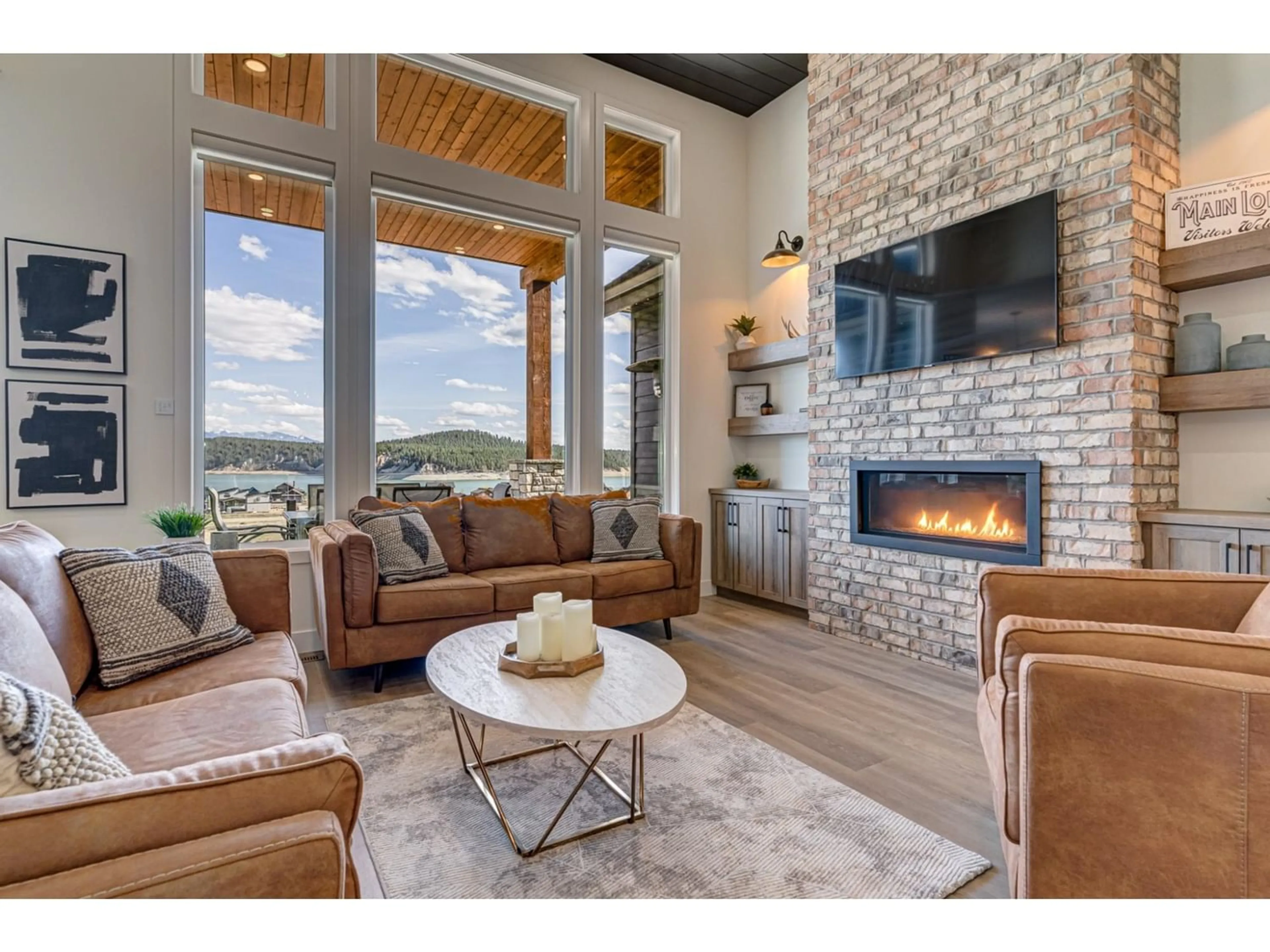 Living room, wood floors for 1668 MARCER Road, Jaffray British Columbia V0B1R0