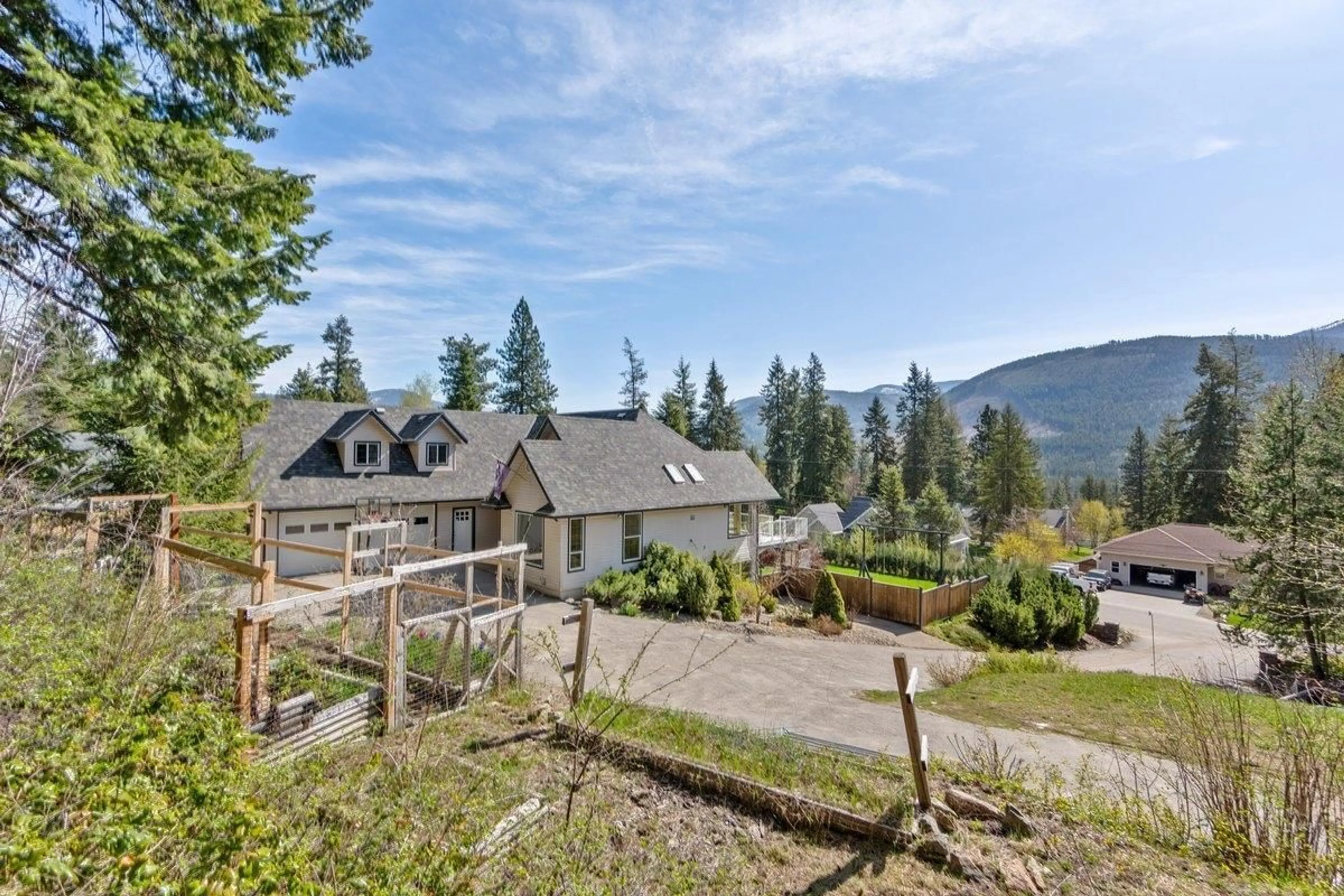 Cottage for 4165 BROWN ROAD, Bonnington British Columbia V0G2G3