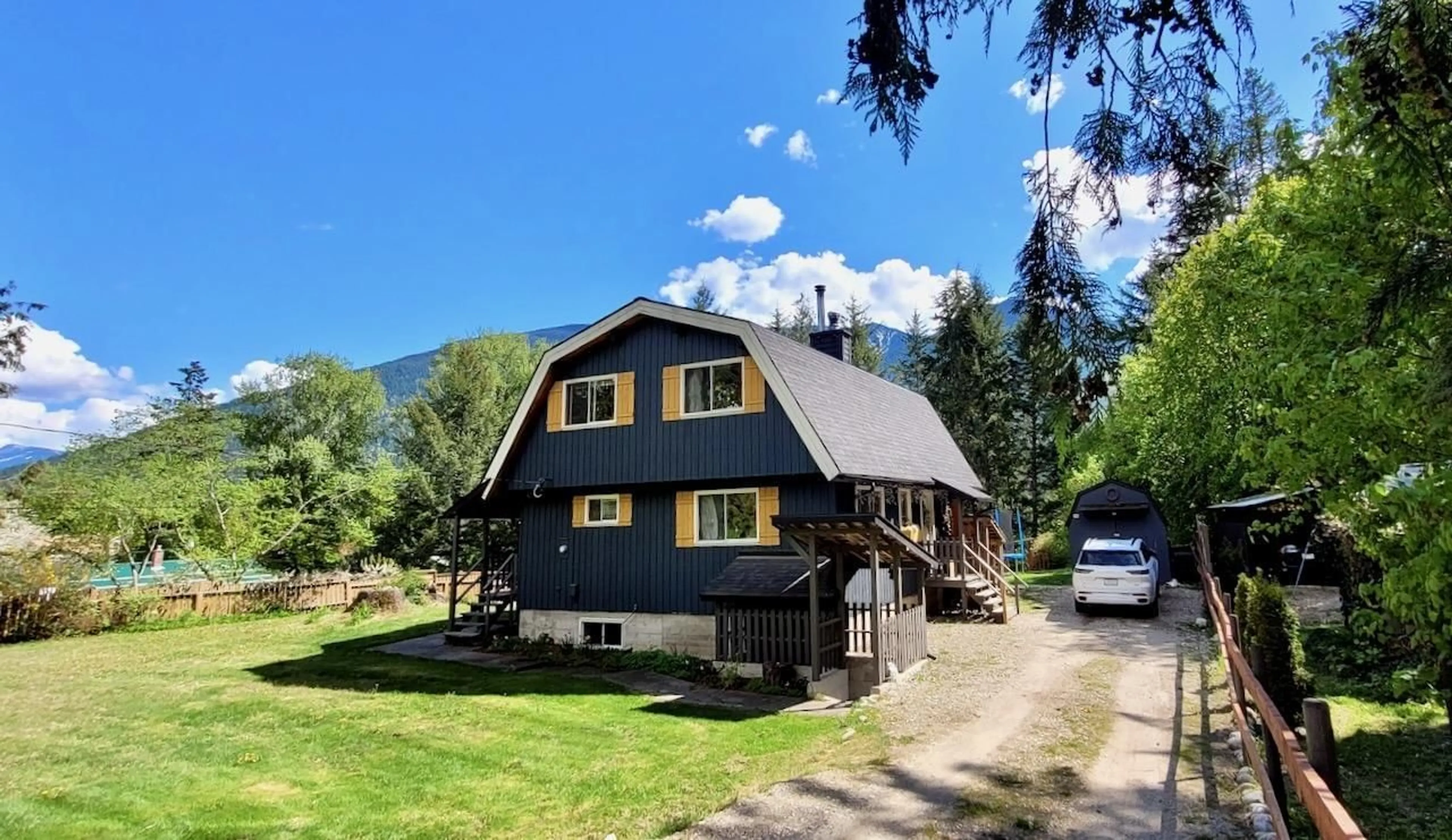 Cottage for 7676 UPPER BALFOUR ROAD, Balfour British Columbia V0G1C0