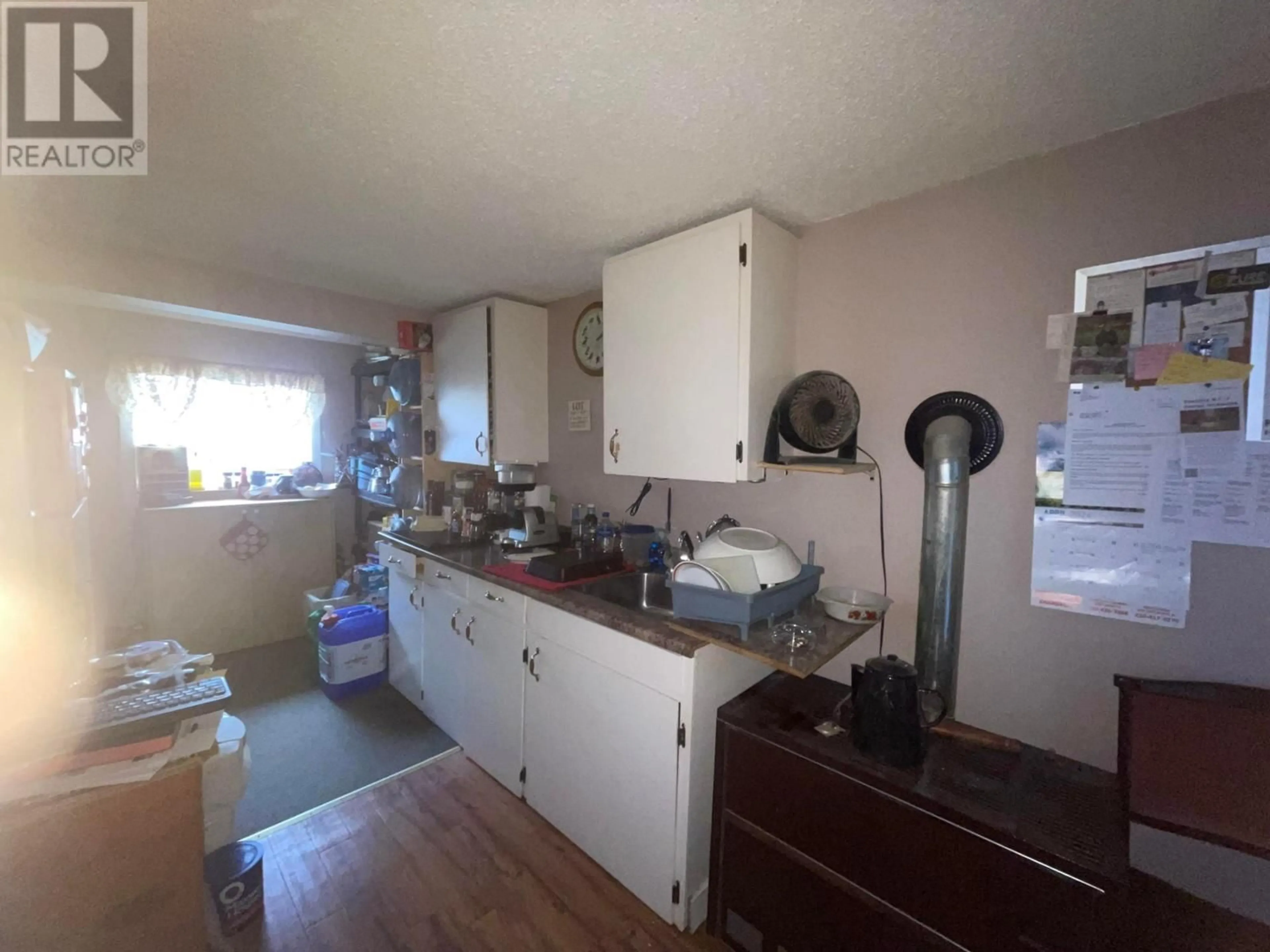 Standard kitchen, unknown for 222 - 224 VAN HORNE  S STREET, Cranbrook British Columbia V1C1Z4
