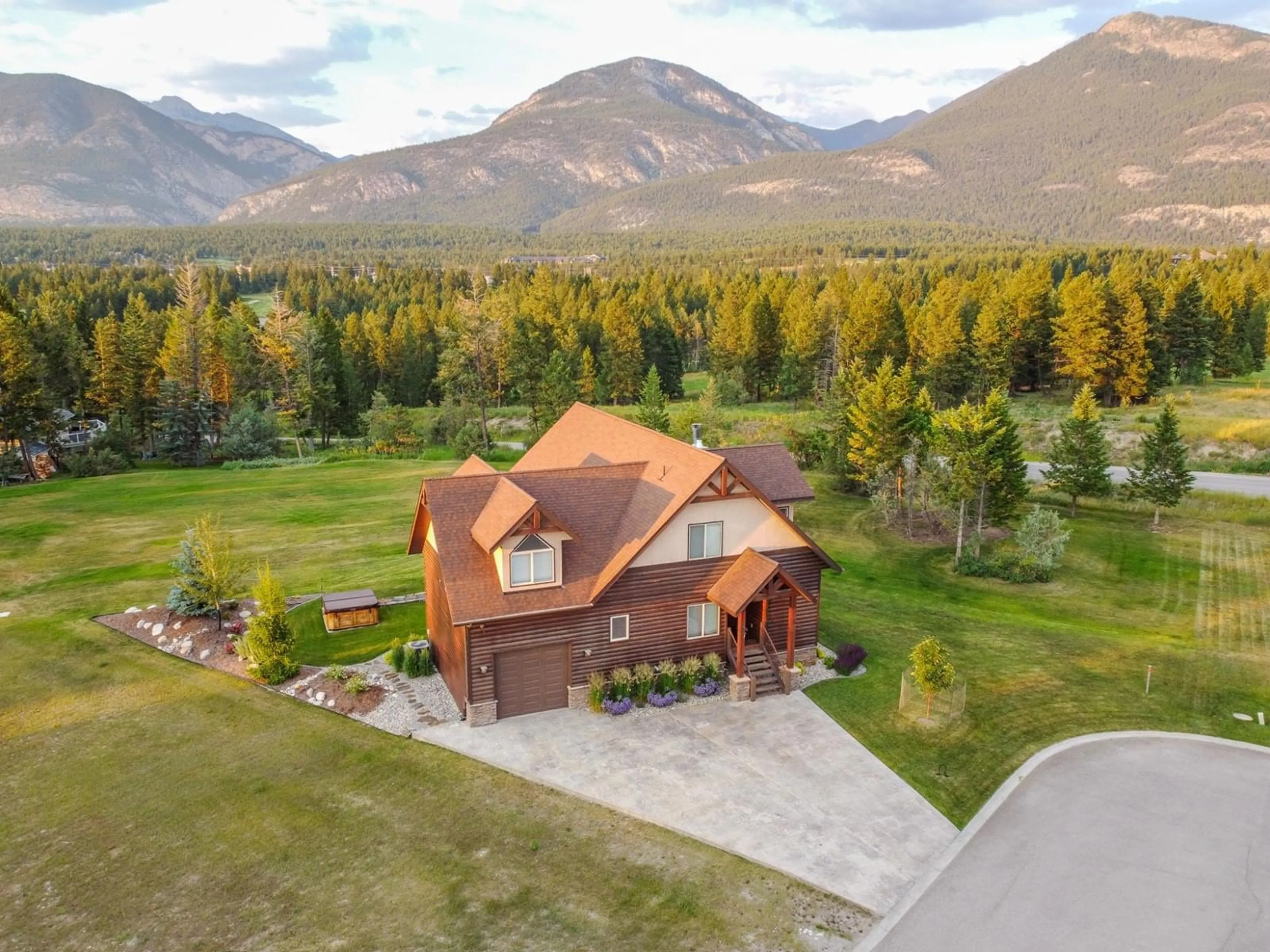 Frontside or backside of a home, cottage for 640 UPPER LAKEVIEW Road Unit# 33, Invermere British Columbia V0A1K3