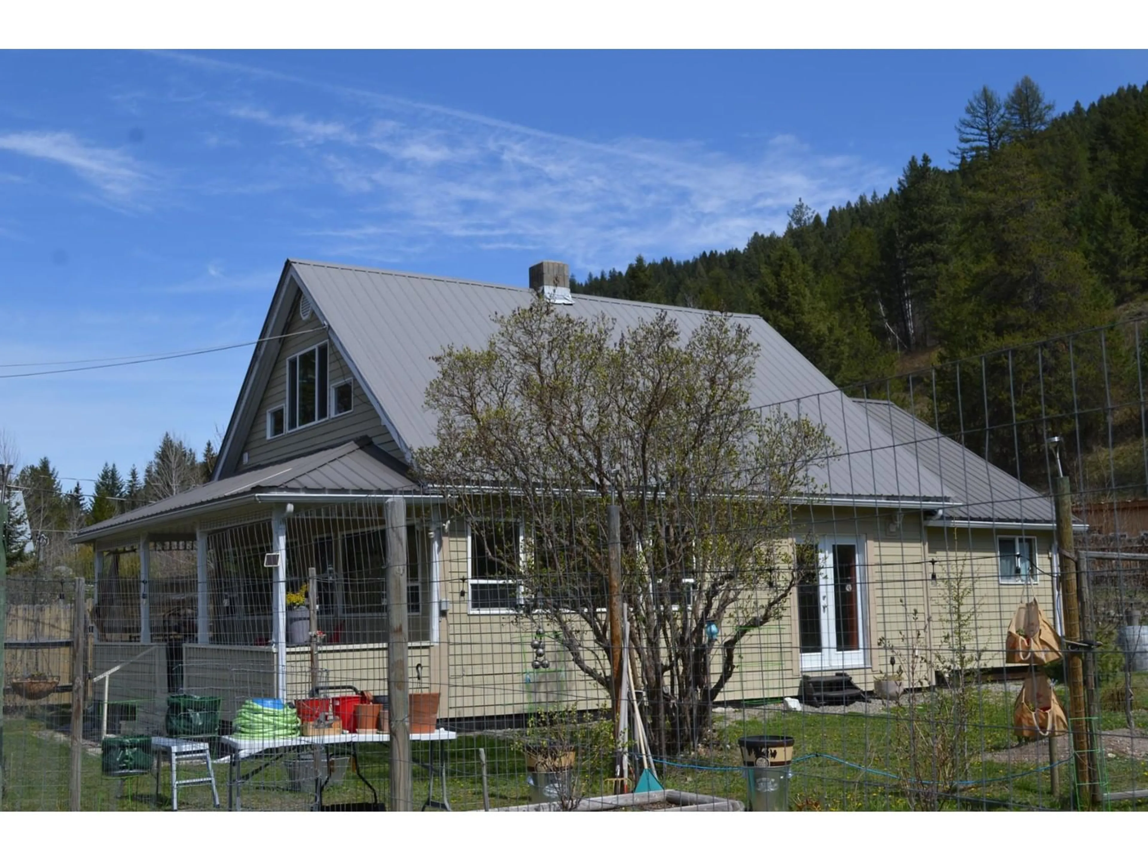 Indoor foyer, wood floors for 268 CHURCH Avenue, Greenwood British Columbia V0H1J0