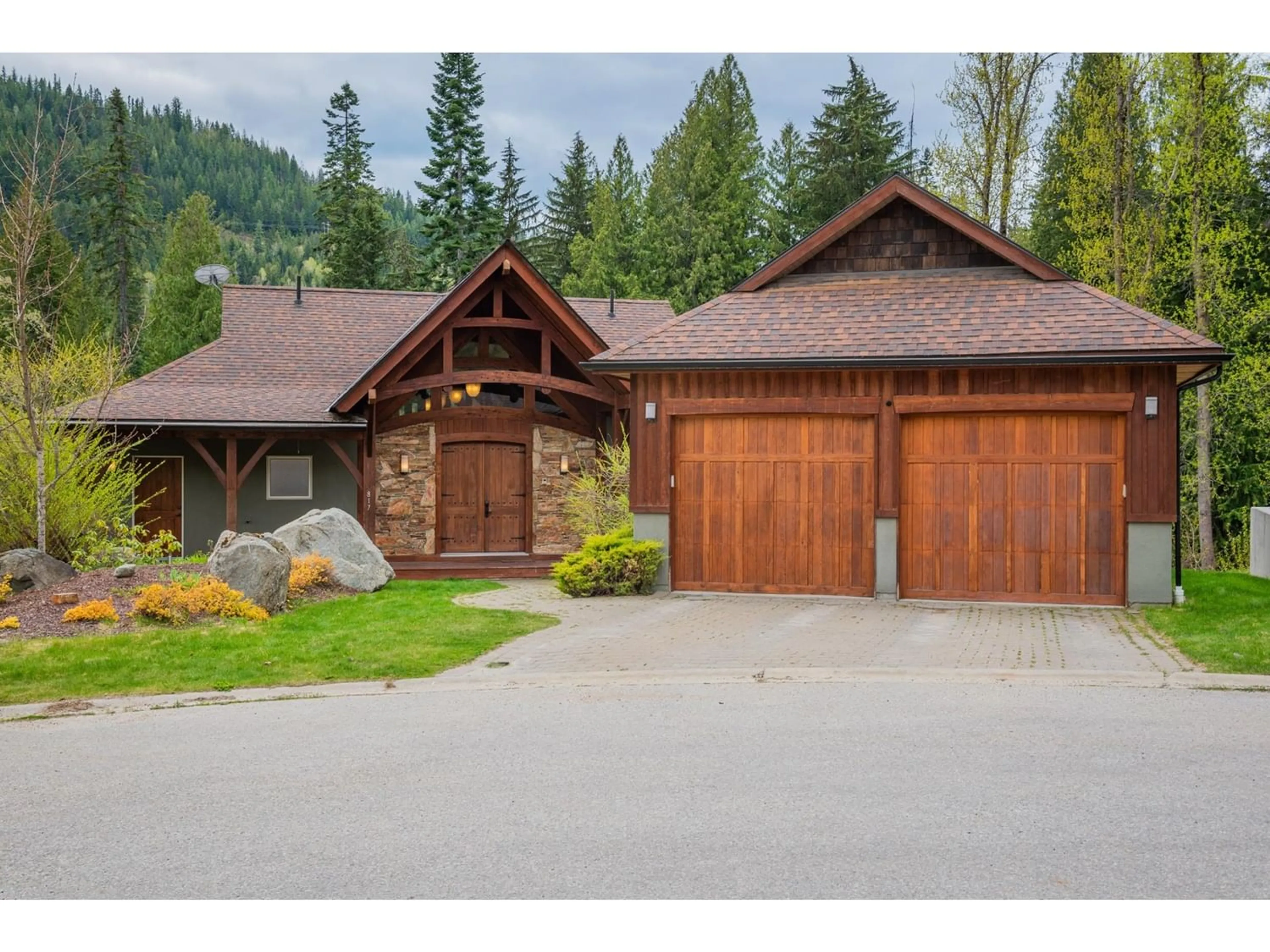 Frontside or backside of a home for 817 WHITE TAIL DRIVE, Rossland British Columbia V0G1Y0