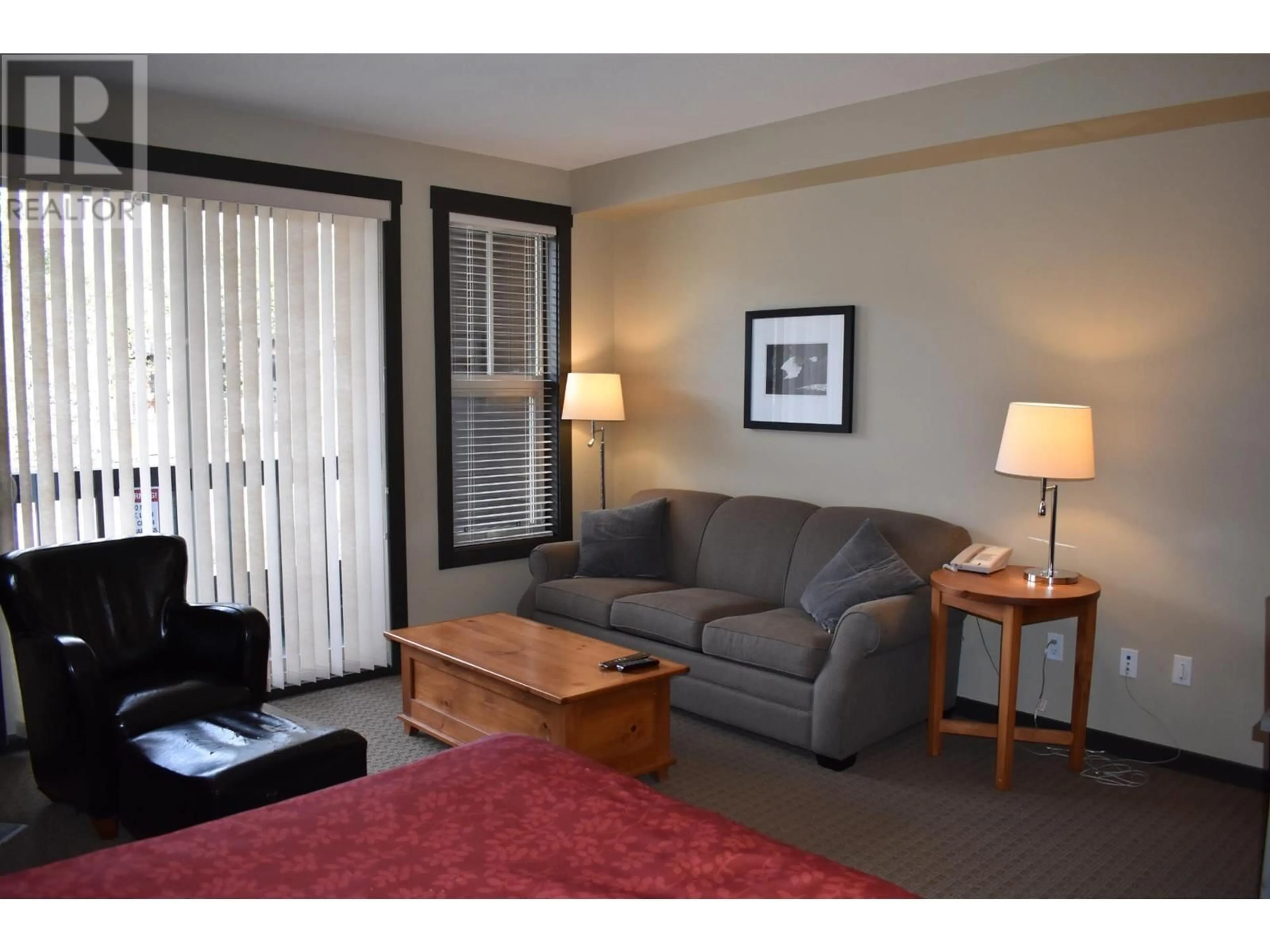 Living room with furniture, wood/laminate floor for 110 - 2064 SUMMIT DRIVE, Panorama British Columbia V0A1T0