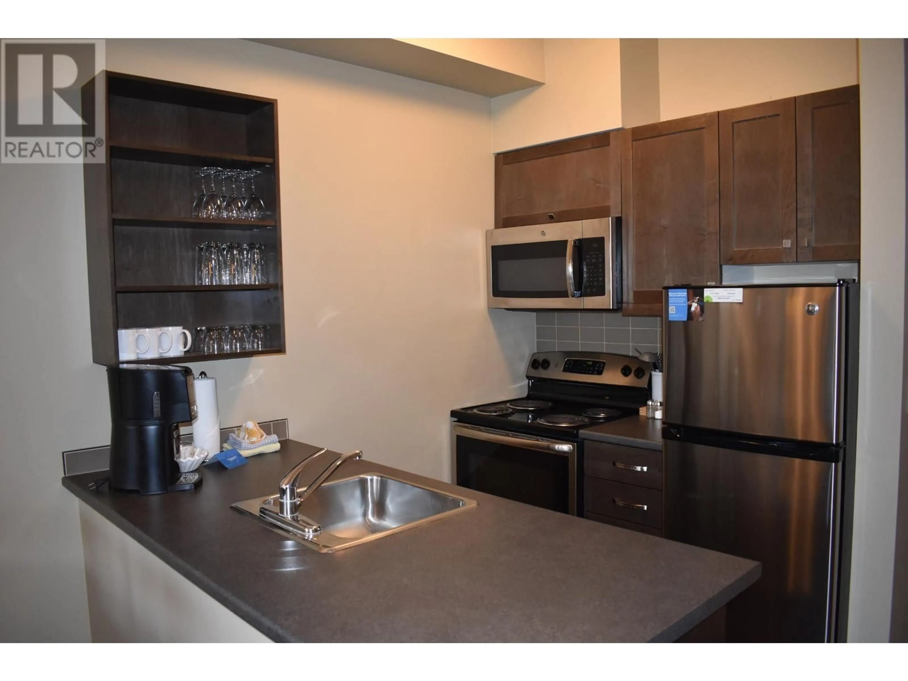 Standard kitchen, unknown for 110 - 2064 SUMMIT DRIVE, Panorama British Columbia V0A1T0