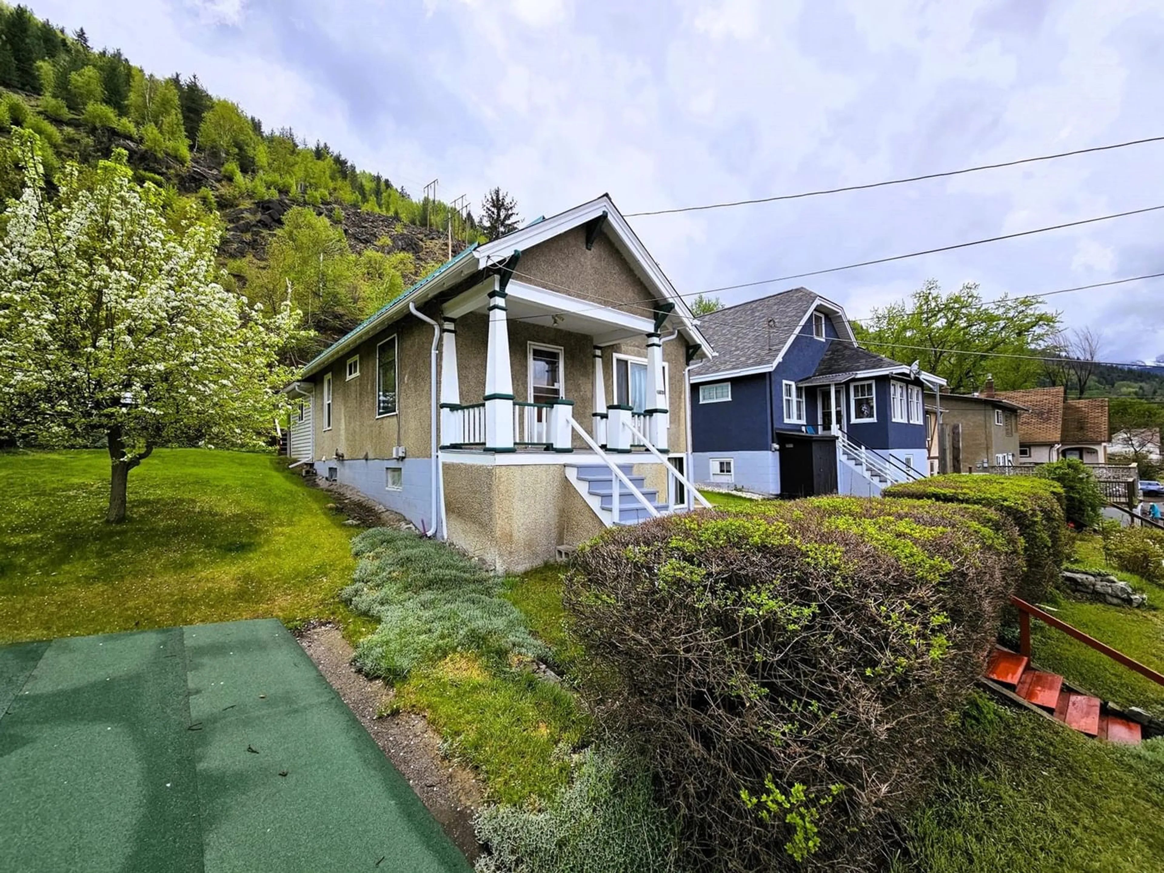Cottage for 2092 DANIEL STREET, Trail British Columbia V1R4G9