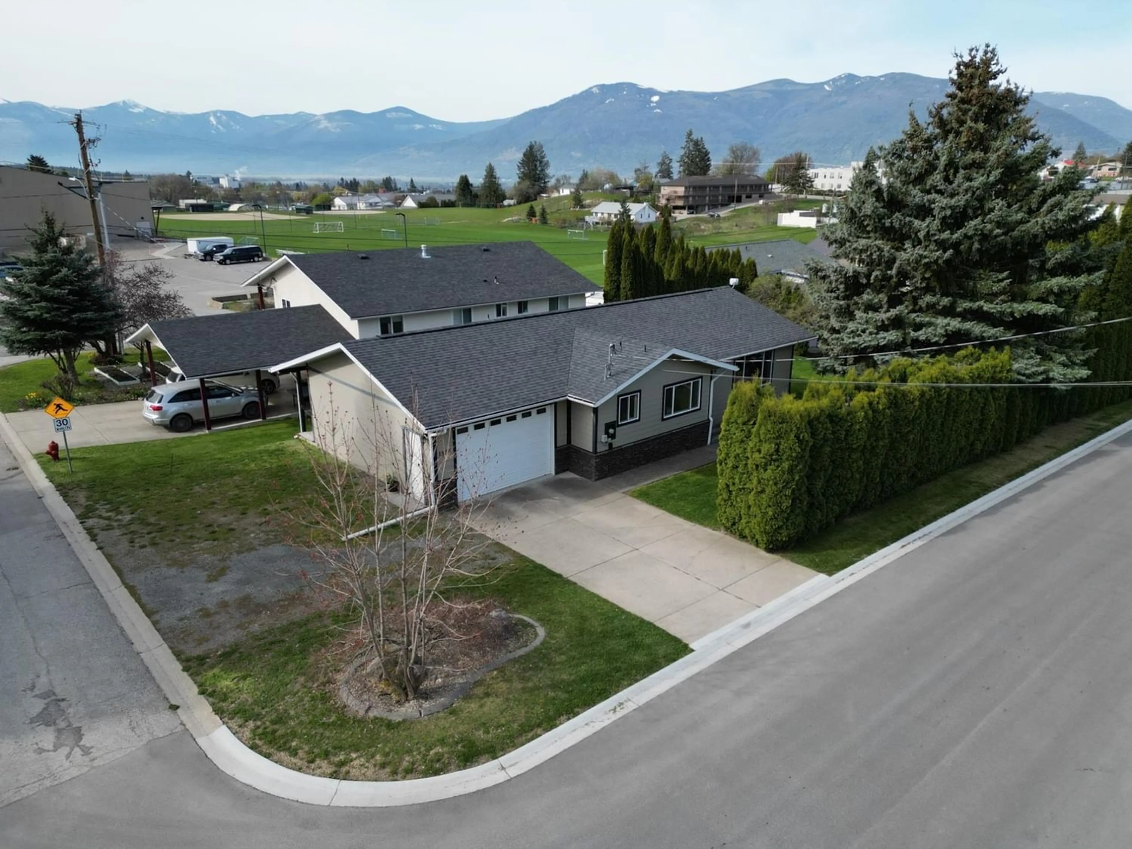 Frontside or backside of a home for 1805 HURL STREET, Creston British Columbia V0B1G5