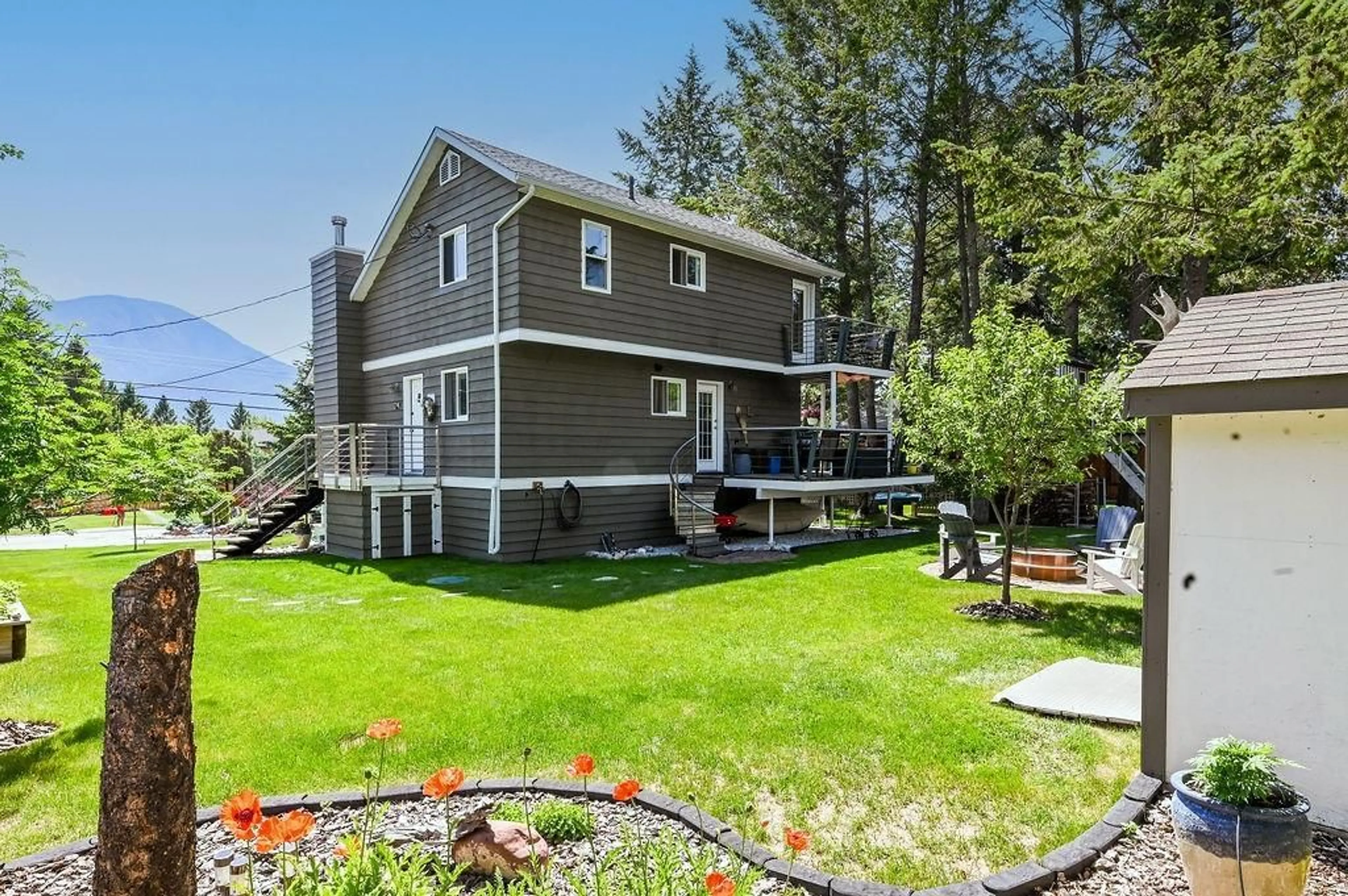 Cottage for 4585 COLUMERE ROAD, Columbia Lake British Columbia V0B1L2