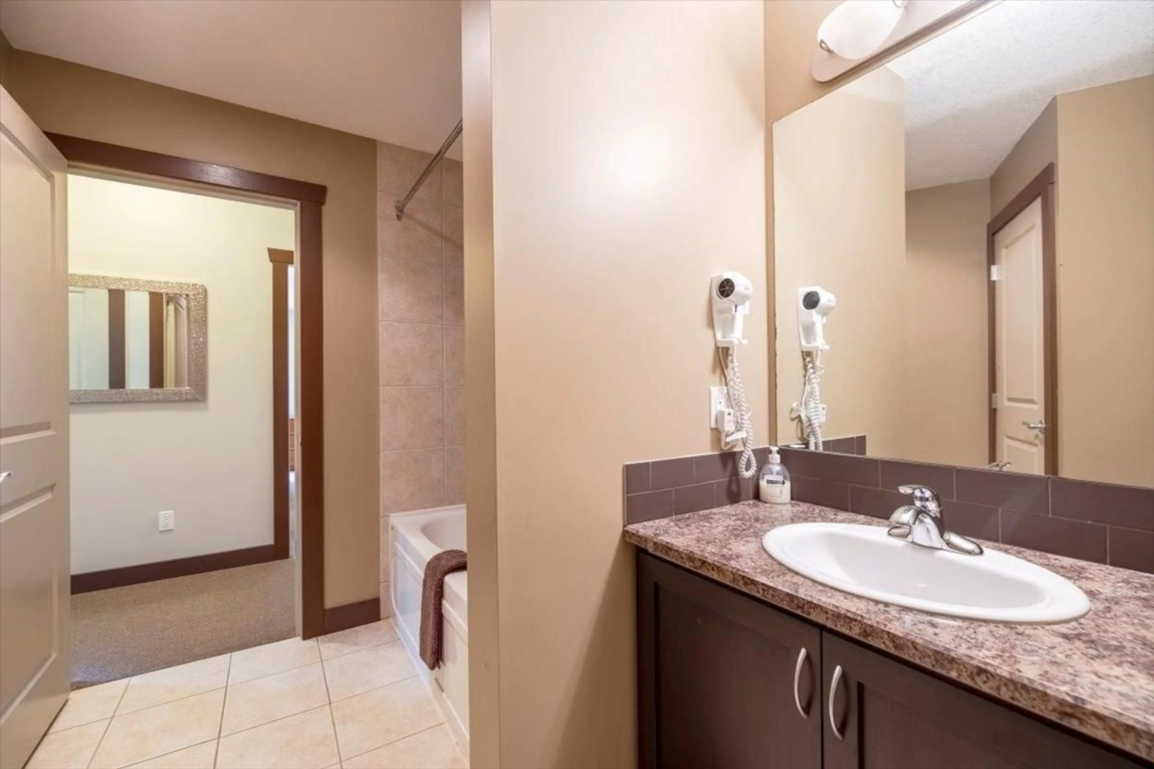 Standard bathroom for 310 - 1500 MCDONALD AVENUE, Fernie British Columbia V0B1M1