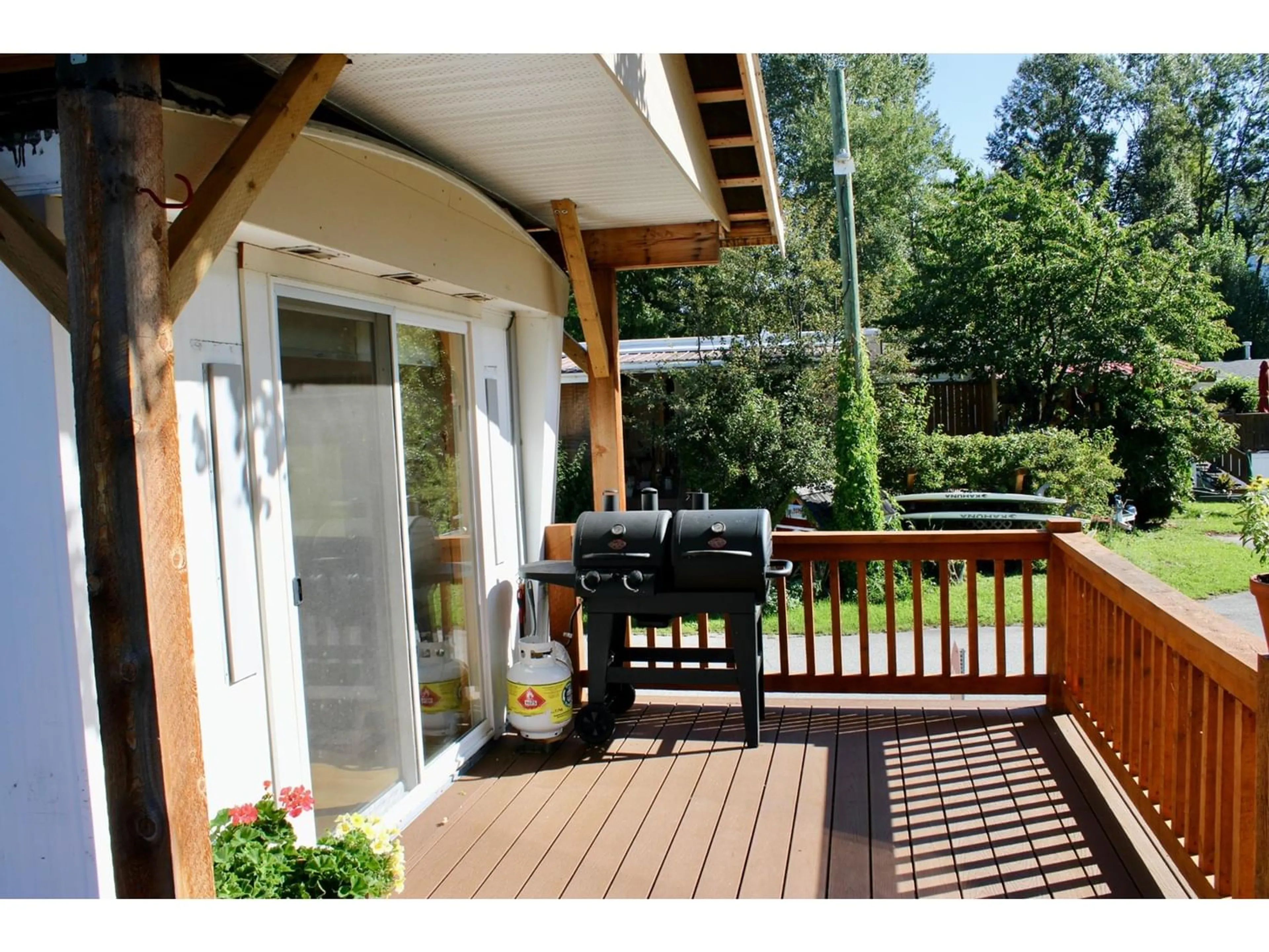 Patio for 10 - 2714 LOWER 6 MILE ROAD, Nelson British Columbia V1L6L4