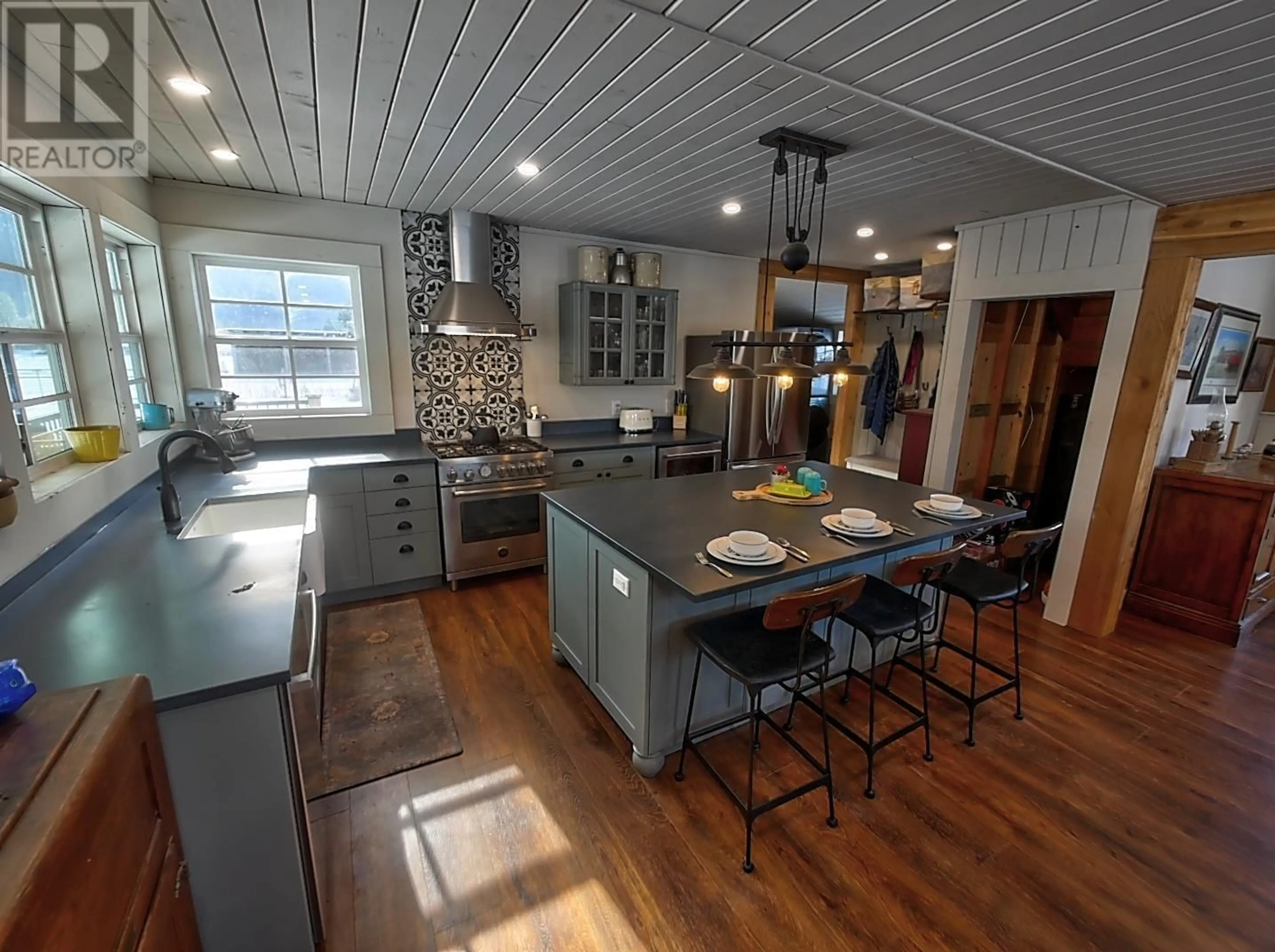 Open concept kitchen, unknown for 560 CARSON ROAD, Grand Forks British Columbia V0H1H4