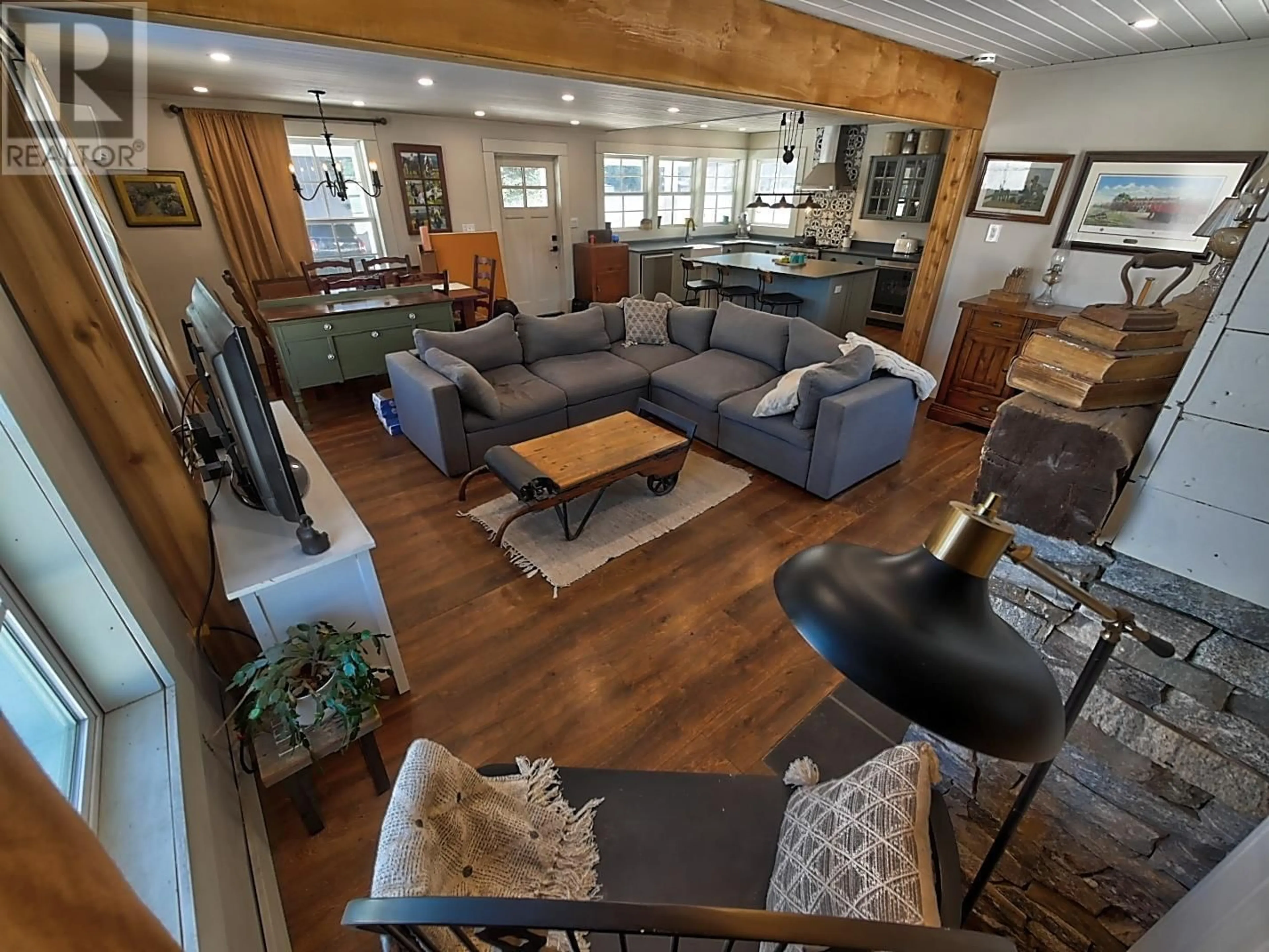 Living room with furniture, wood/laminate floor for 560 CARSON ROAD, Grand Forks British Columbia V0H1H4