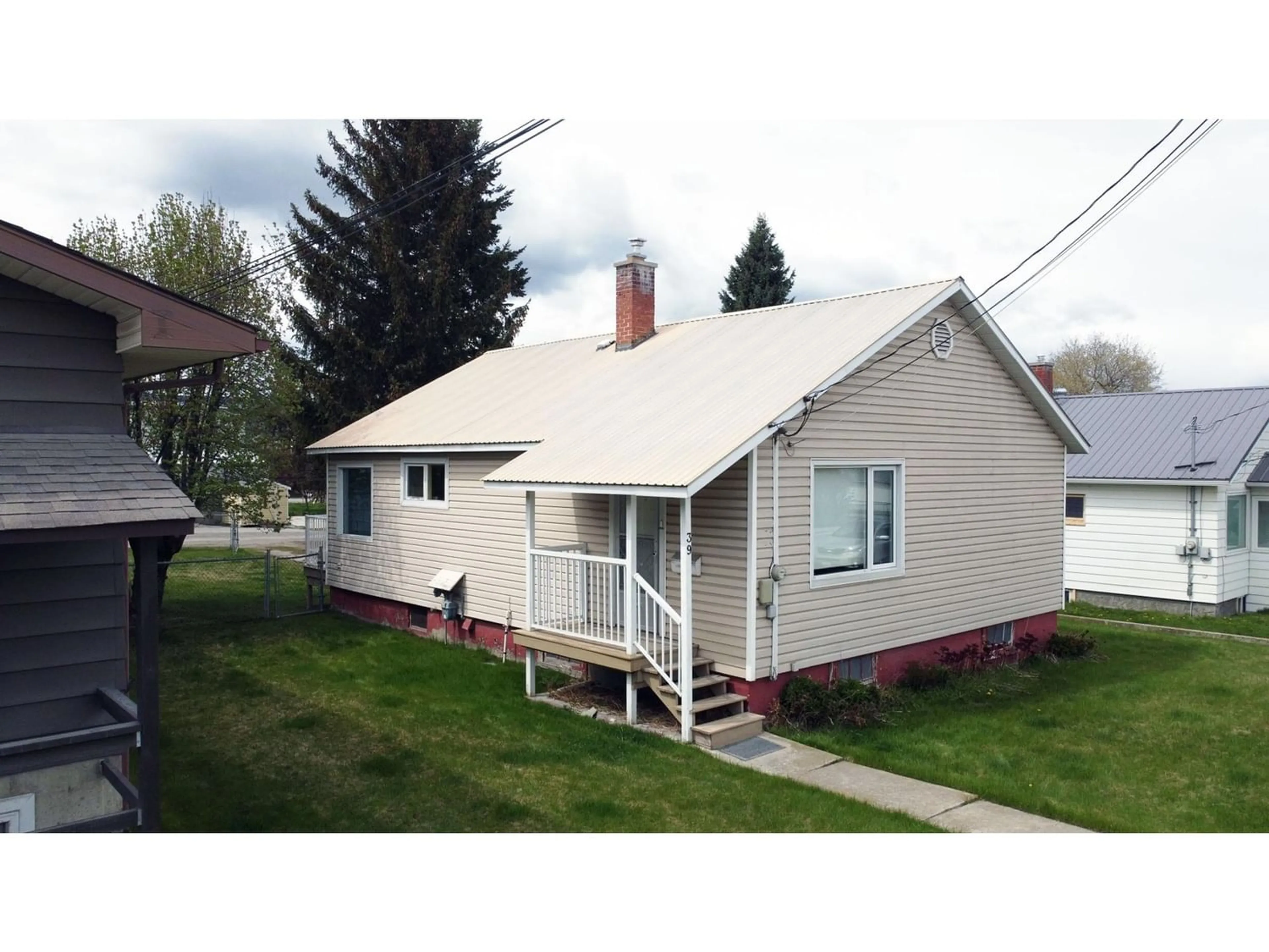 Frontside or backside of a home for 39 14TH AVENUE S, Cranbrook British Columbia V1C2W9