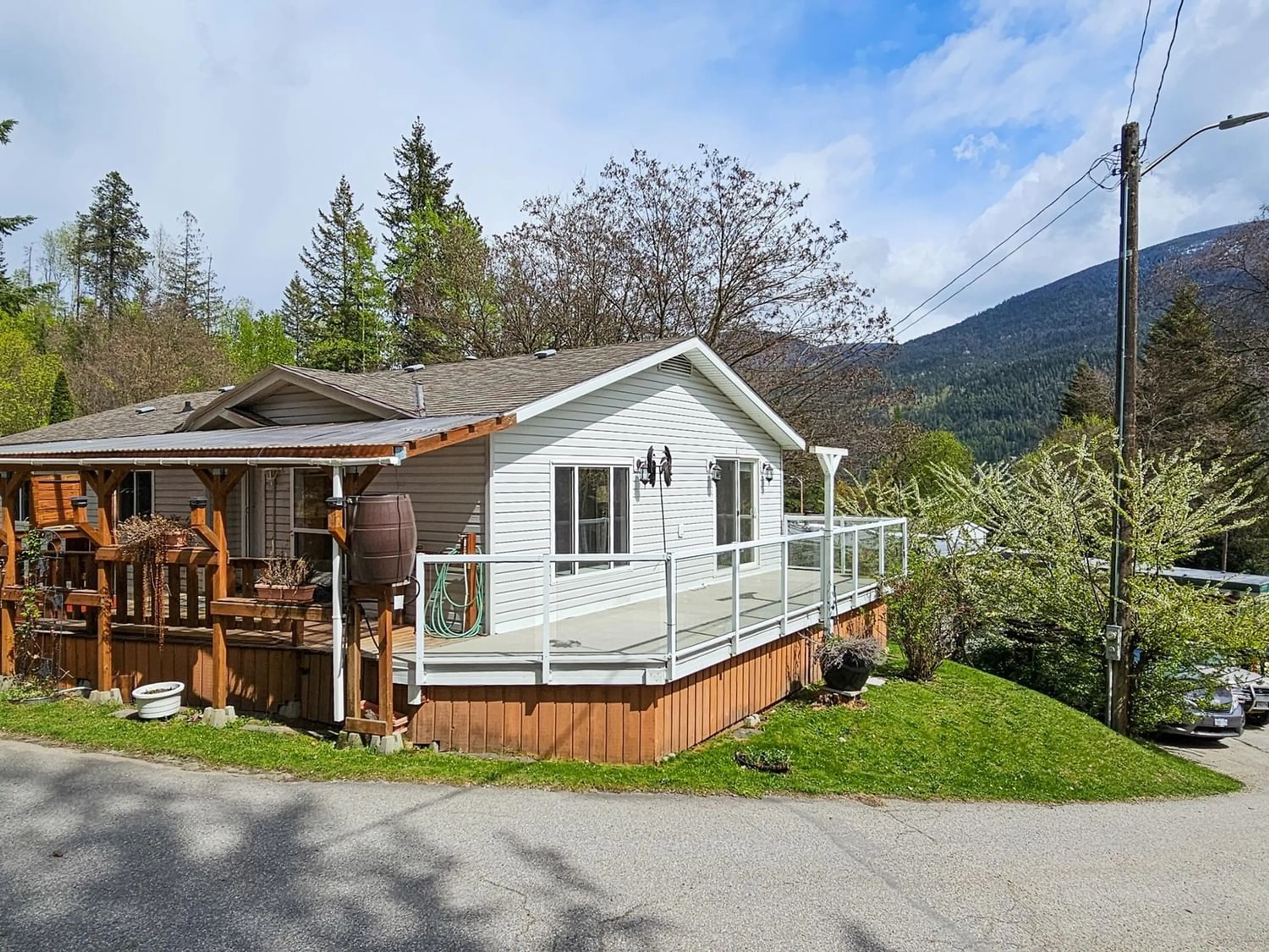 Frontside or backside of a home for 60 - 739 HIGHWAY 3A, Nelson British Columbia V1L6M5