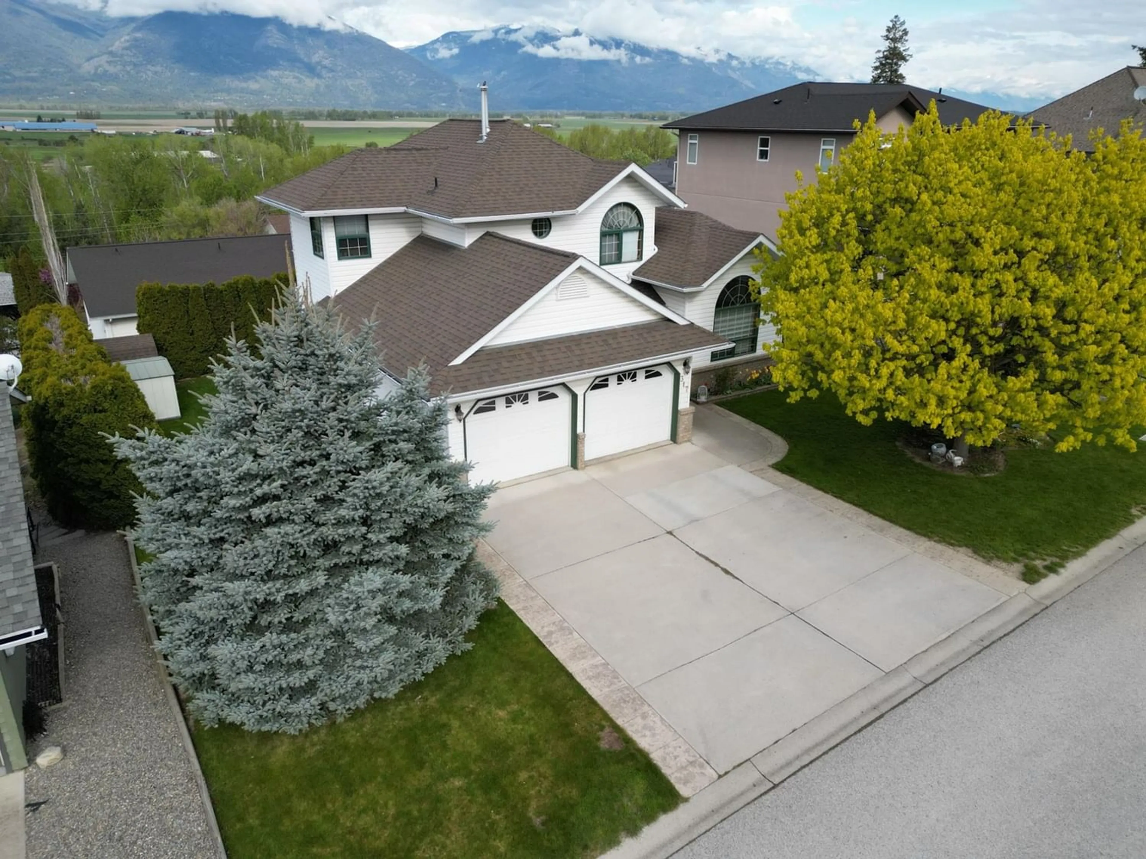 Frontside or backside of a home for 317 4TH AVENUE S, Creston British Columbia V0B1G3