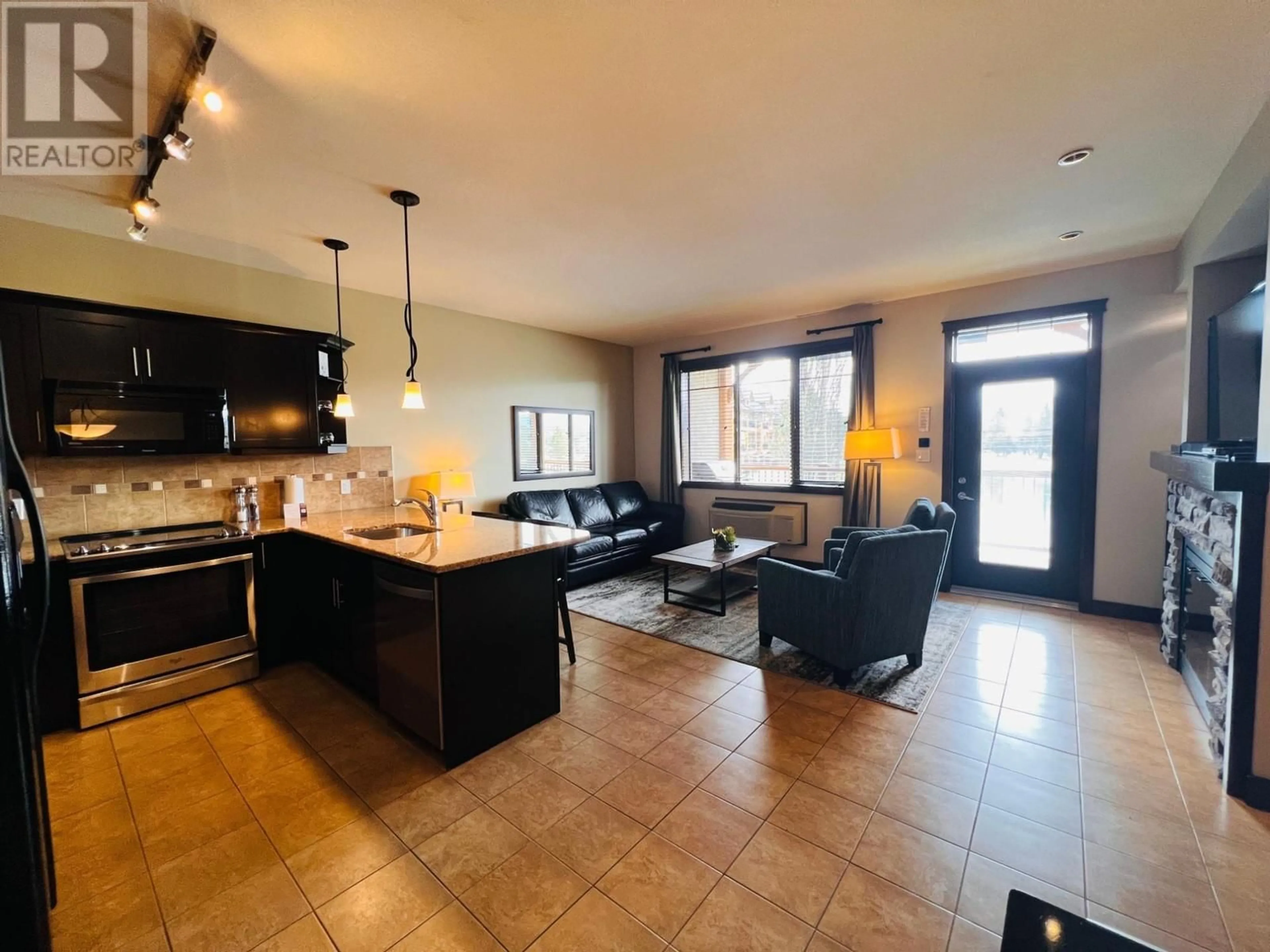 Open concept kitchen, ceramic/tile floor for 822c - 800 BIGHORN BOULEVARD, Radium Hot Springs British Columbia V0A1M0