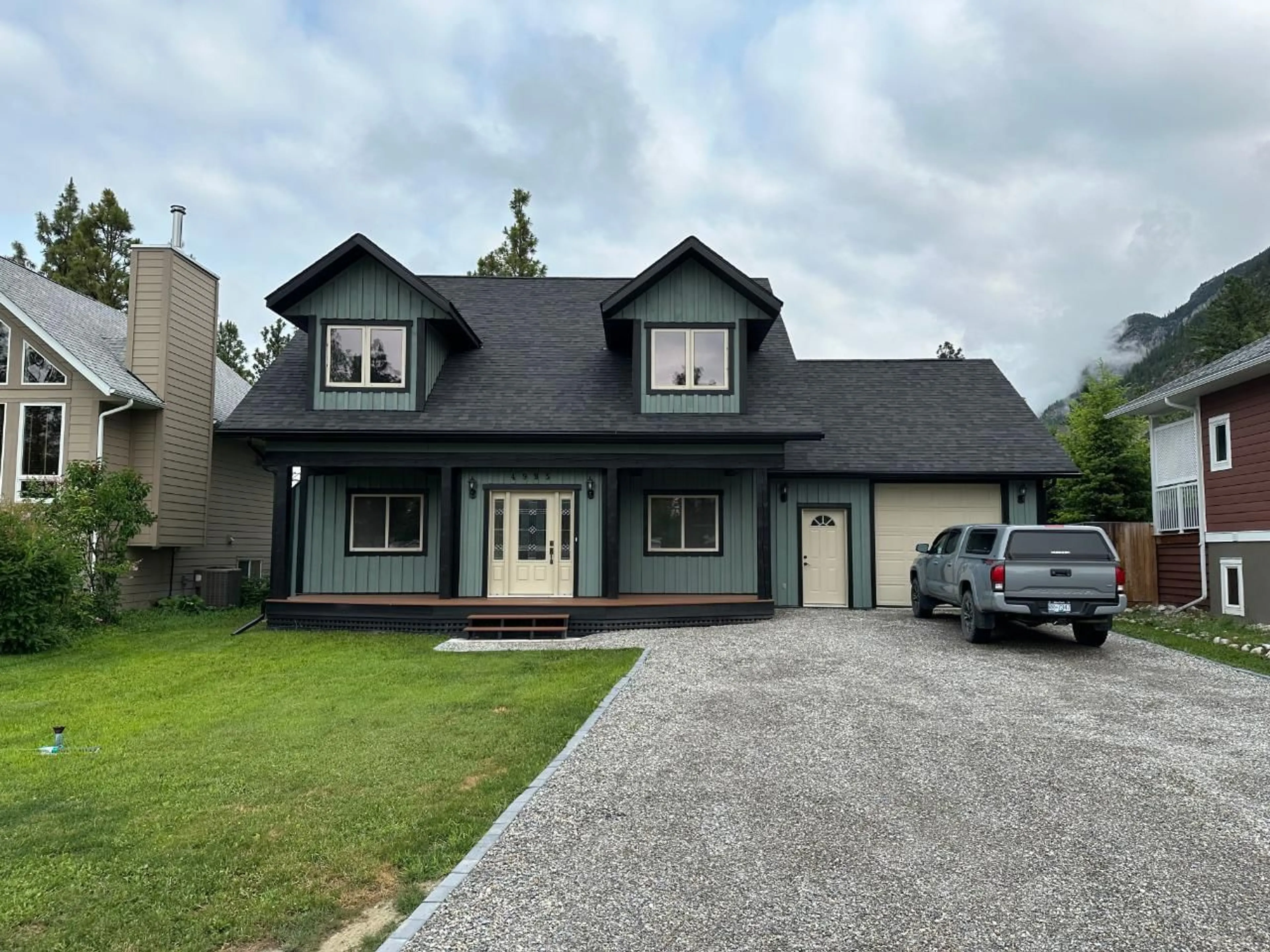 Outside view for 4995 PONDEROSA CRESCENT, Canal Flats British Columbia V0B1B0