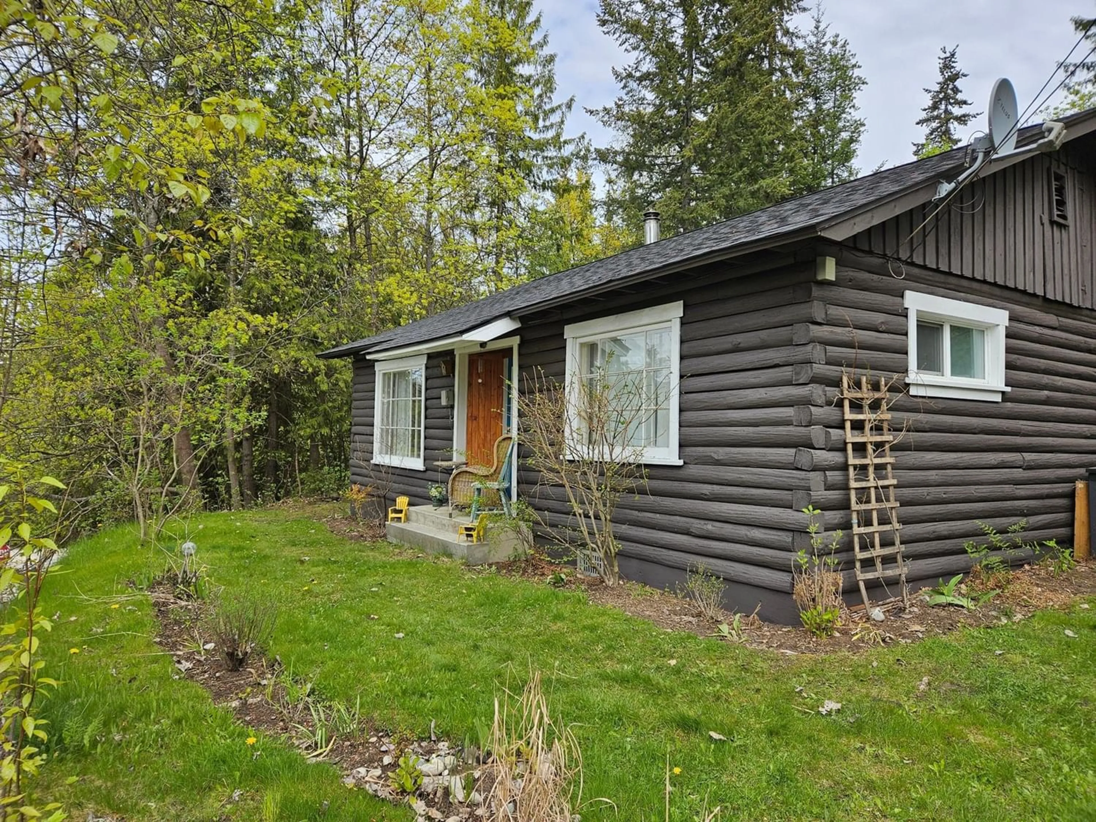 Cottage for 209 1ST AVENUE, Nakusp British Columbia V0G1R0