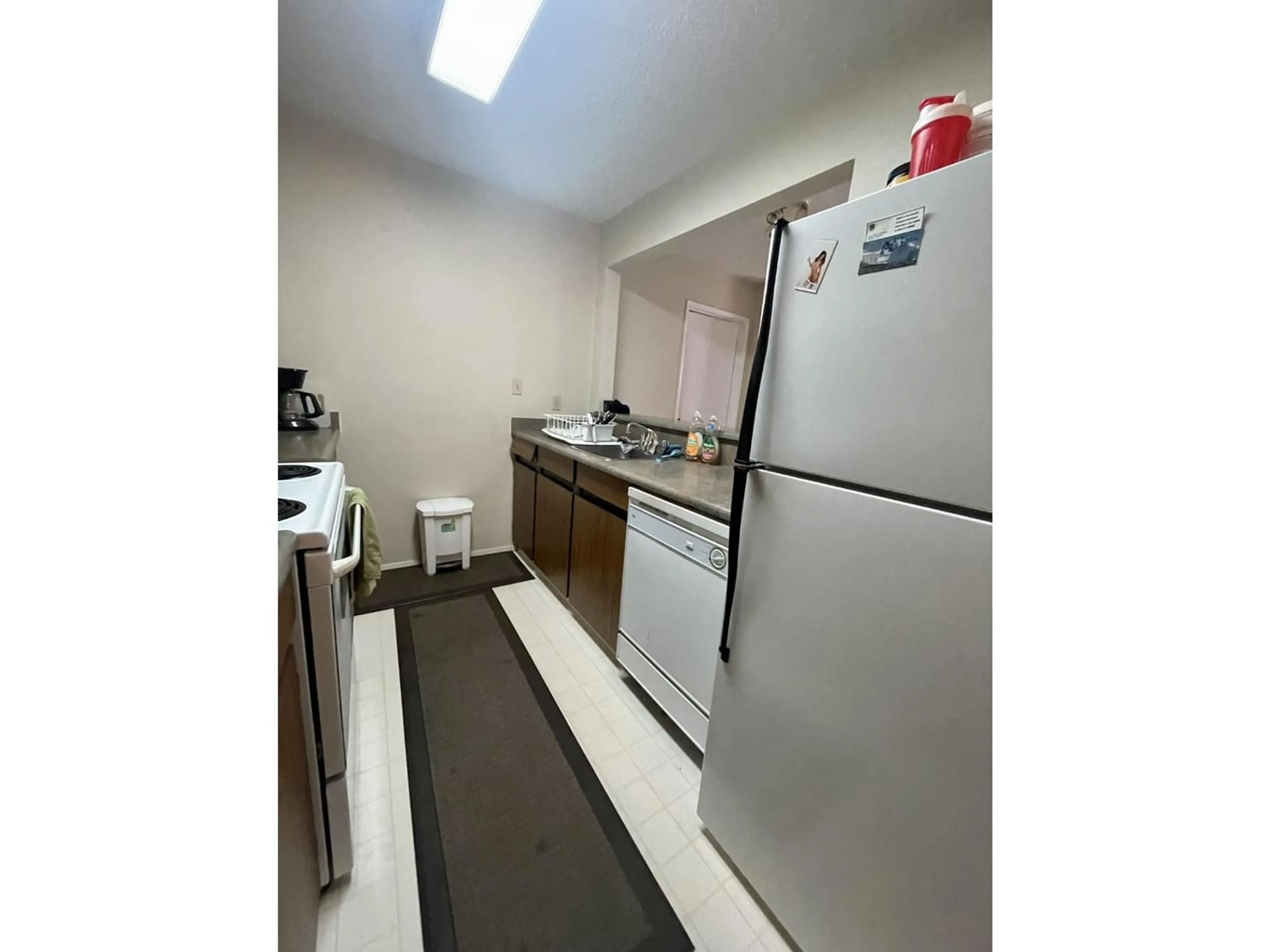 Standard kitchen for 207C - 1802 ALPINE DRIVE, Elkford British Columbia V0B1H0
