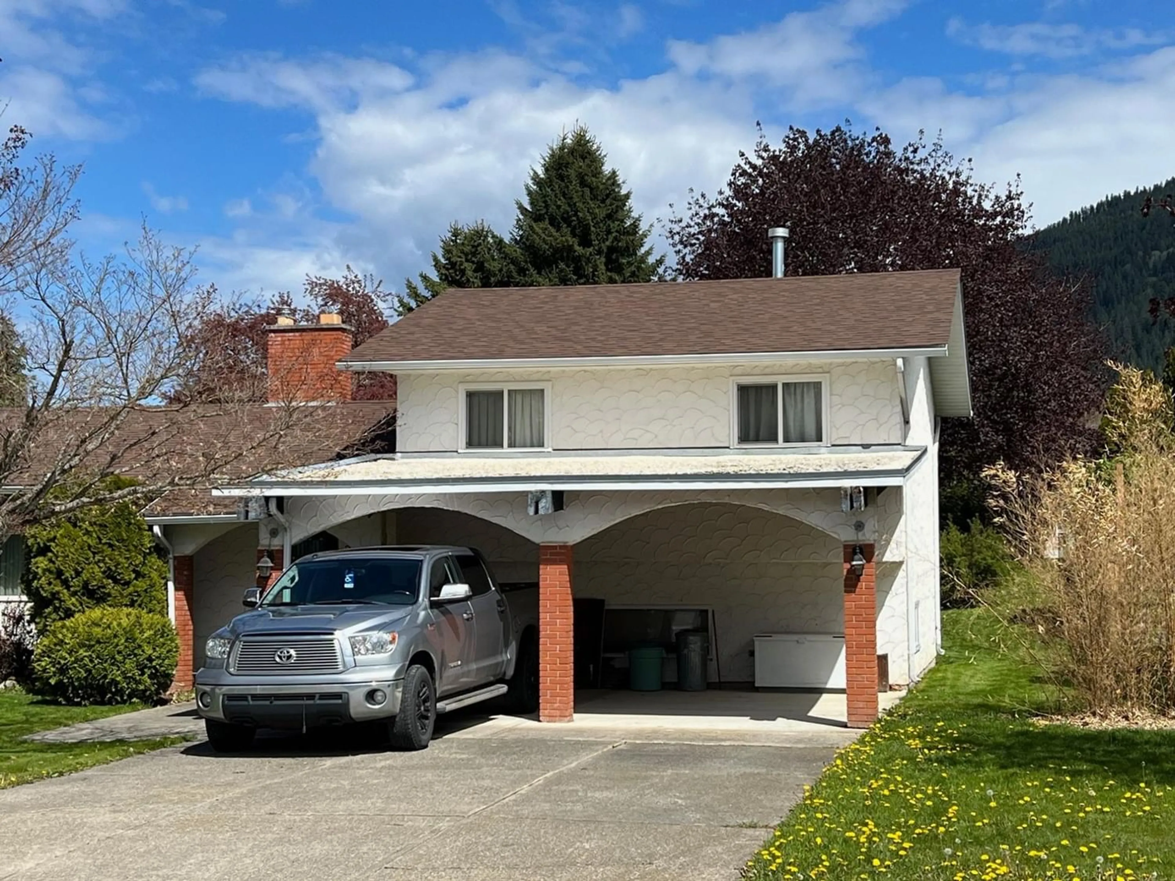 Frontside or backside of a home for 2112 BIRCH STREET, Creston British Columbia V0B1G5
