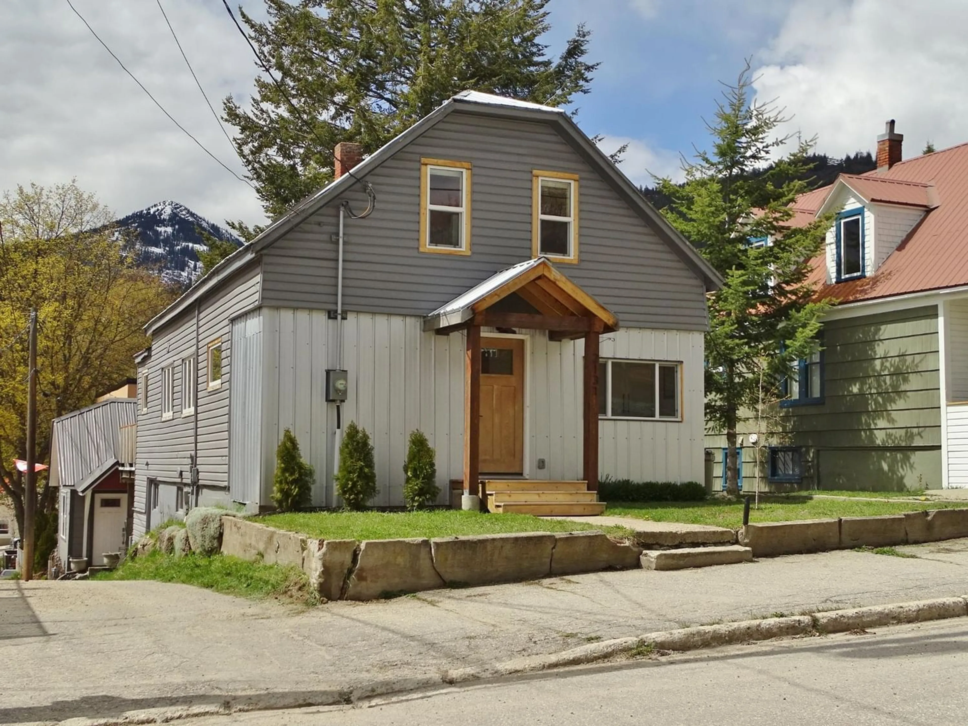 Frontside or backside of a home for 2131 QUEEN STREET, Rossland British Columbia V0G1Y0