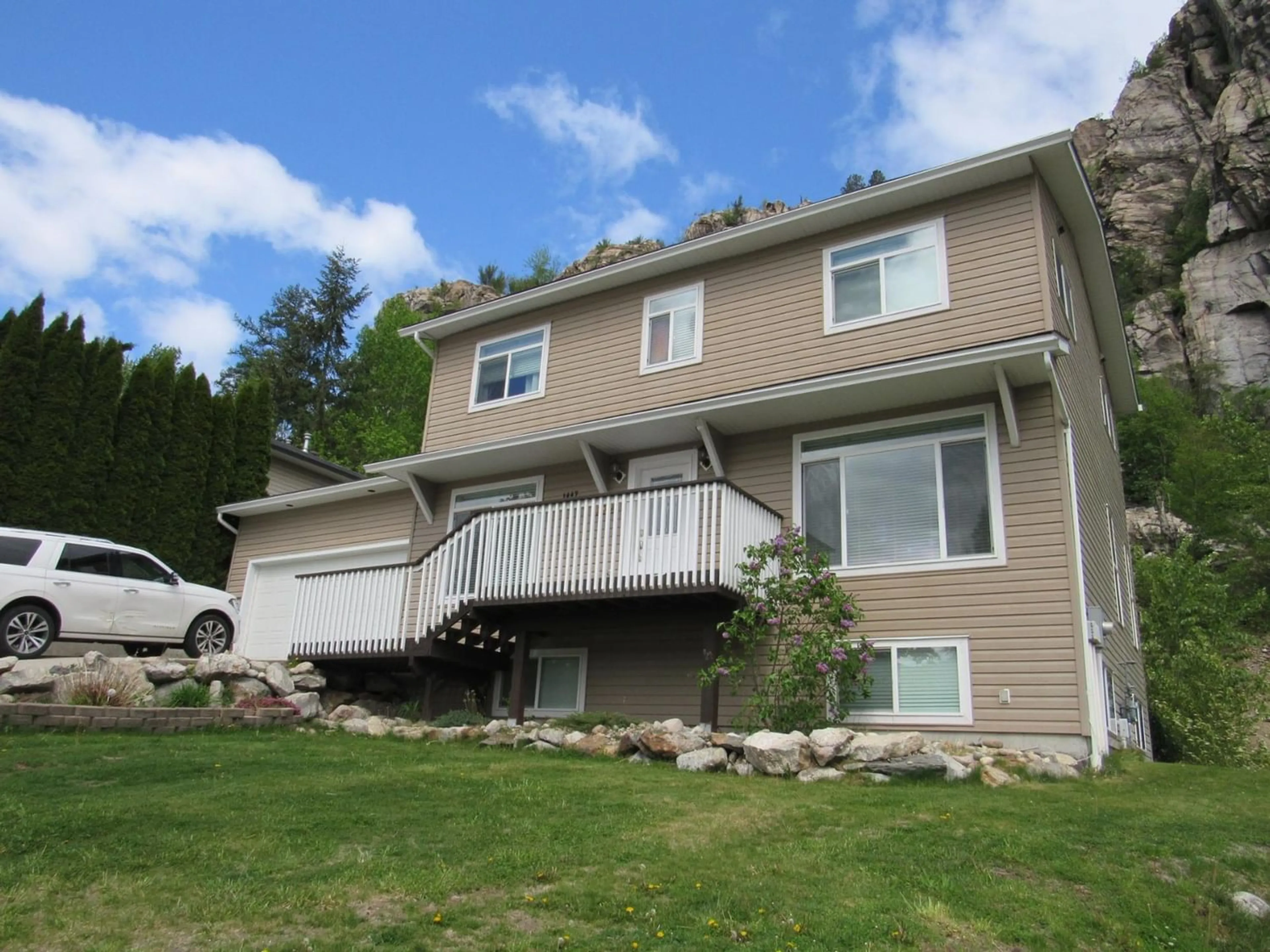 Frontside or backside of a home for 1447 37TH STREET, Castlegar British Columbia V1N1X0