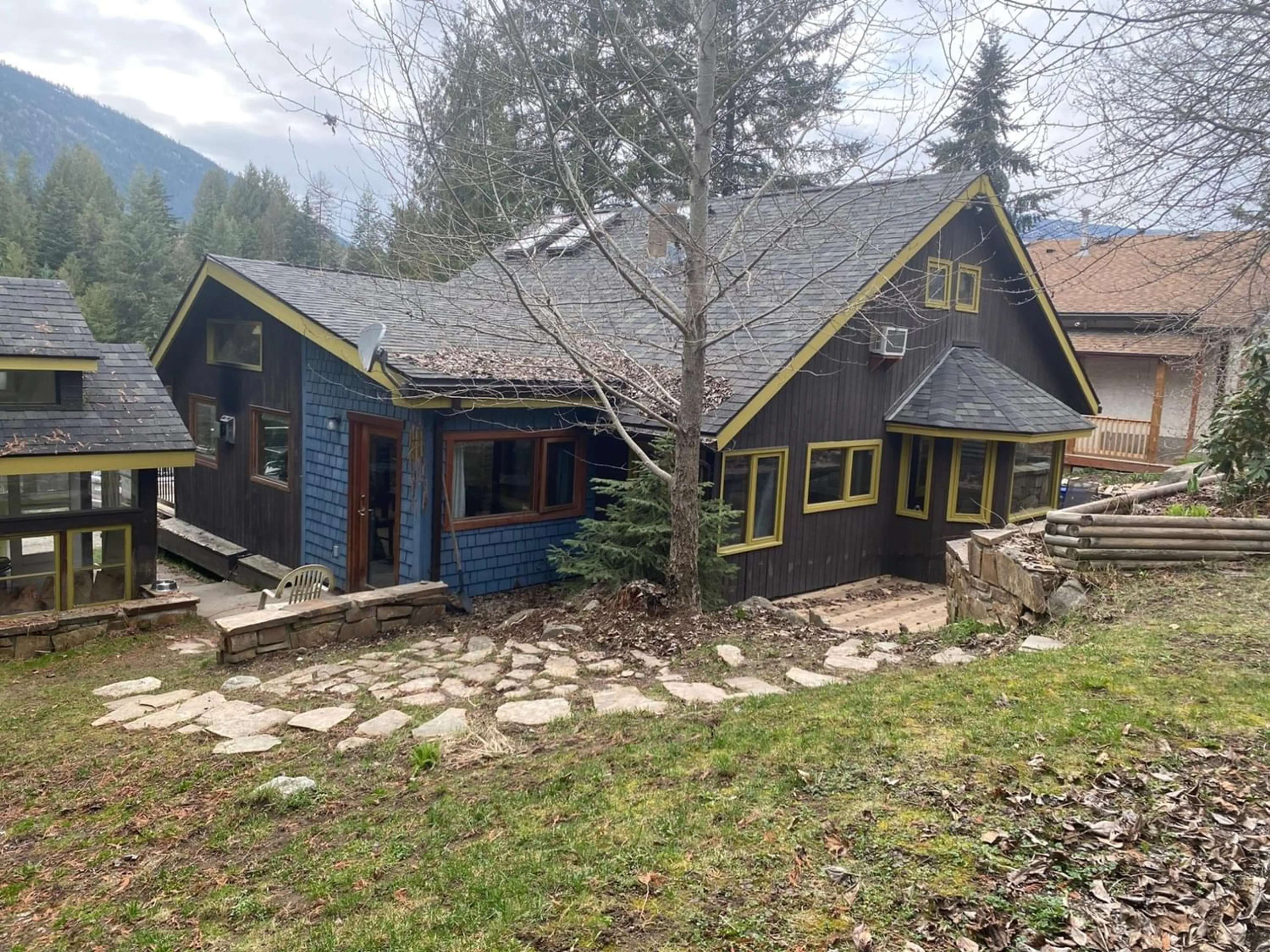 Outside view for 1910 CREEK STREET, Nelson British Columbia V1L4J1